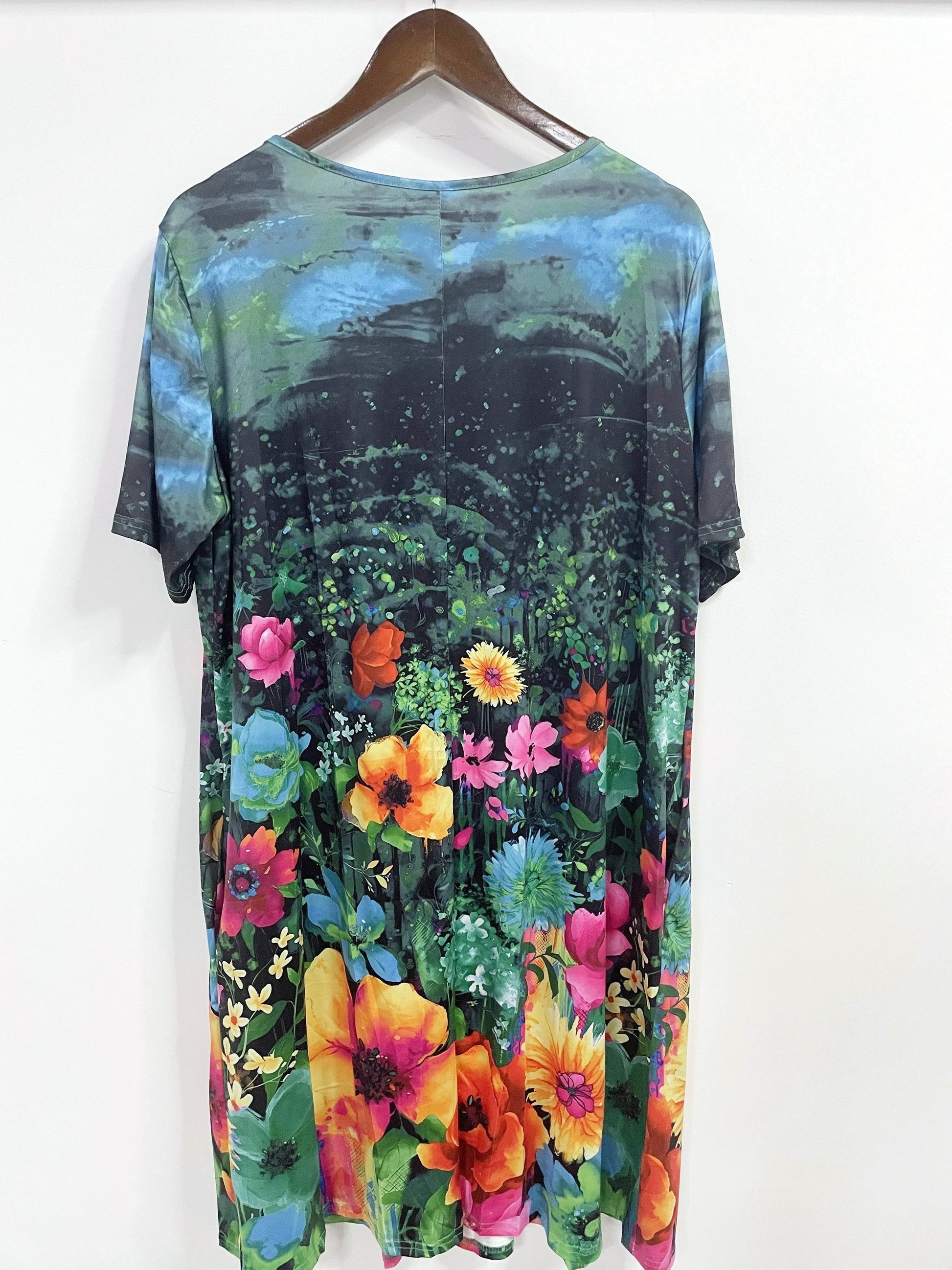 Women's Floral Crew Neck Midi Casual Dress - Short Sleeve detail view