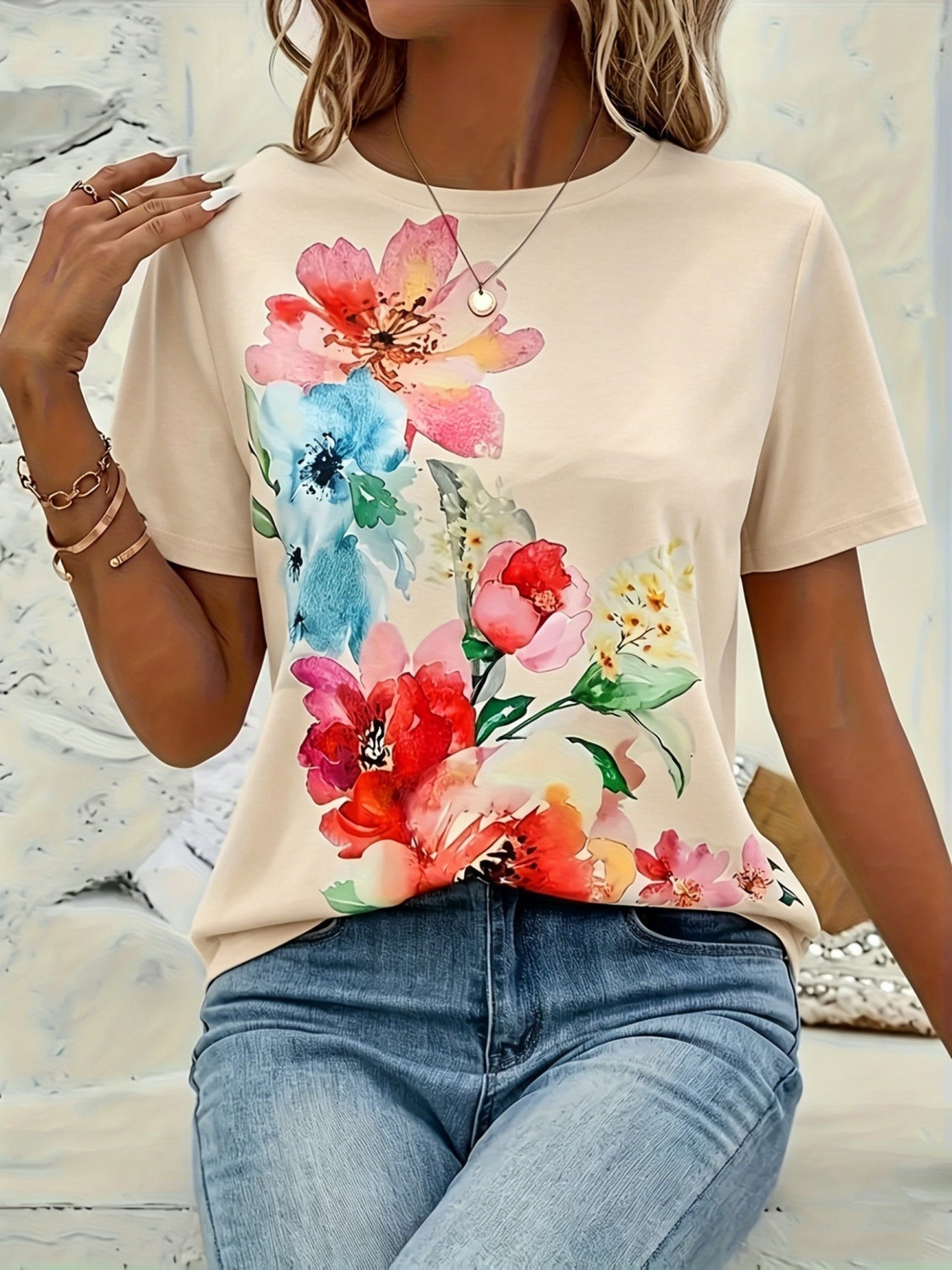 Women's Floral Print Blouse - Regular Fit – Crew Neck detail view