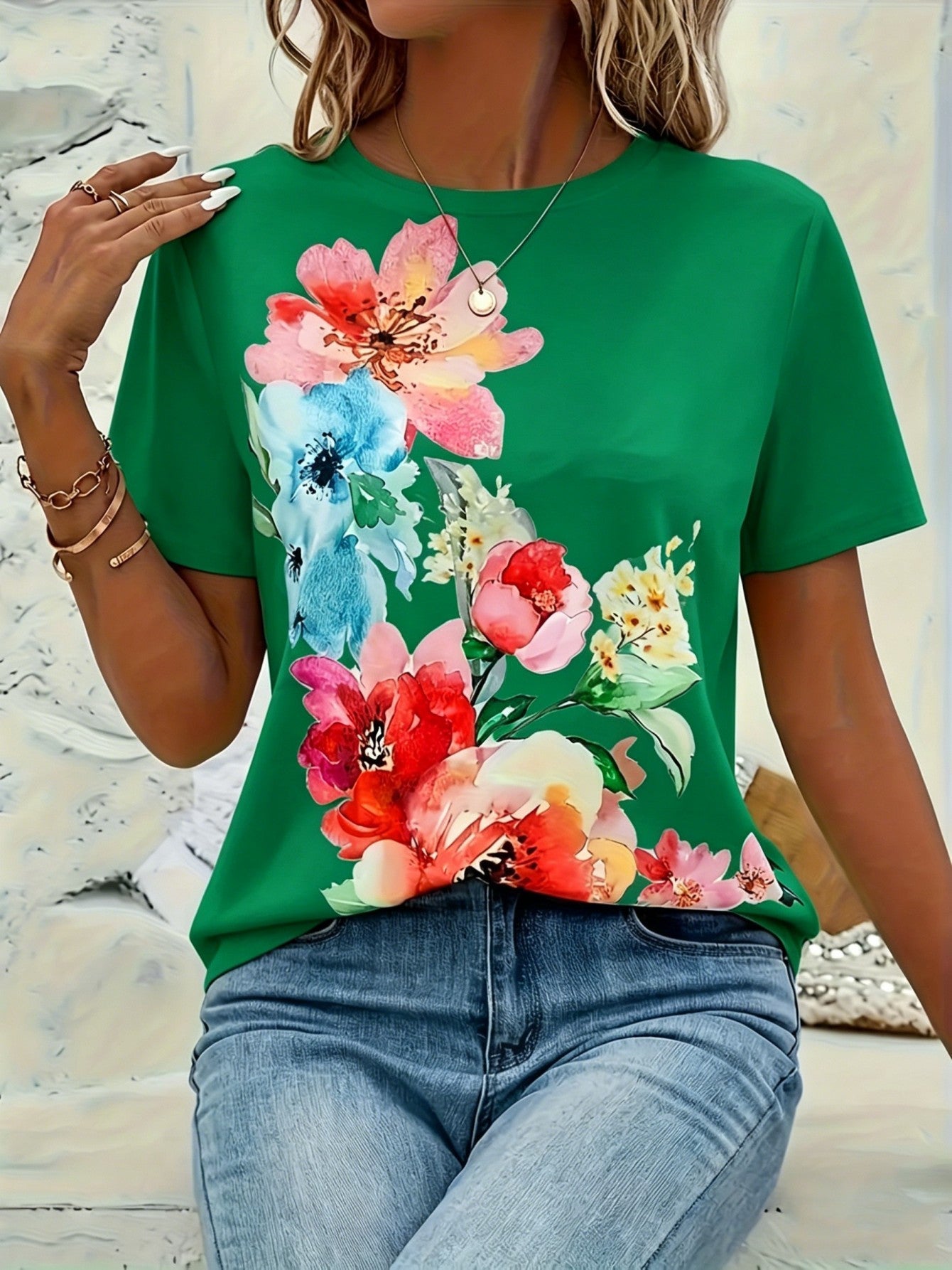 Women's Floral Print Blouse - Regular Fit – Crew Neck detail view
