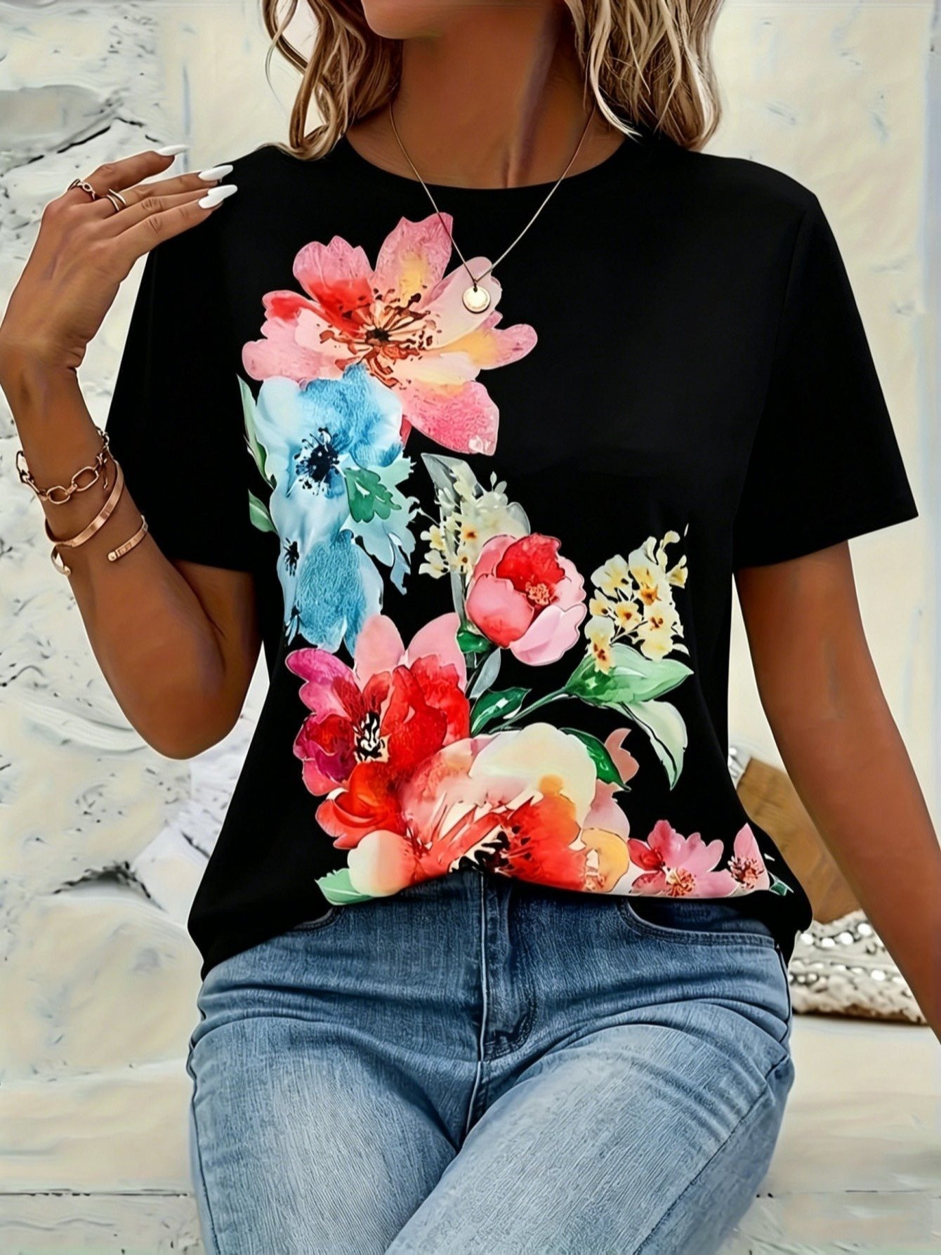 Women's Floral Print Blouse - Regular Fit – Crew Neck – White option – view 16