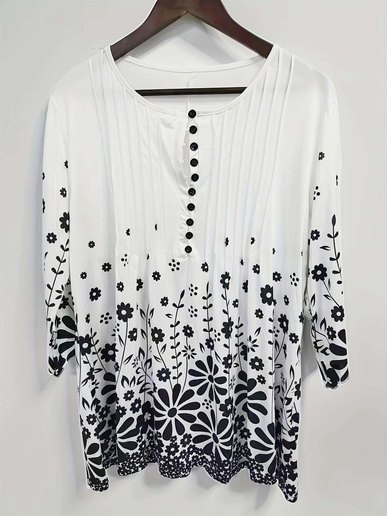 Women's Floral Print Blouse - V-Neck Three-Quarter Sleeve detail view