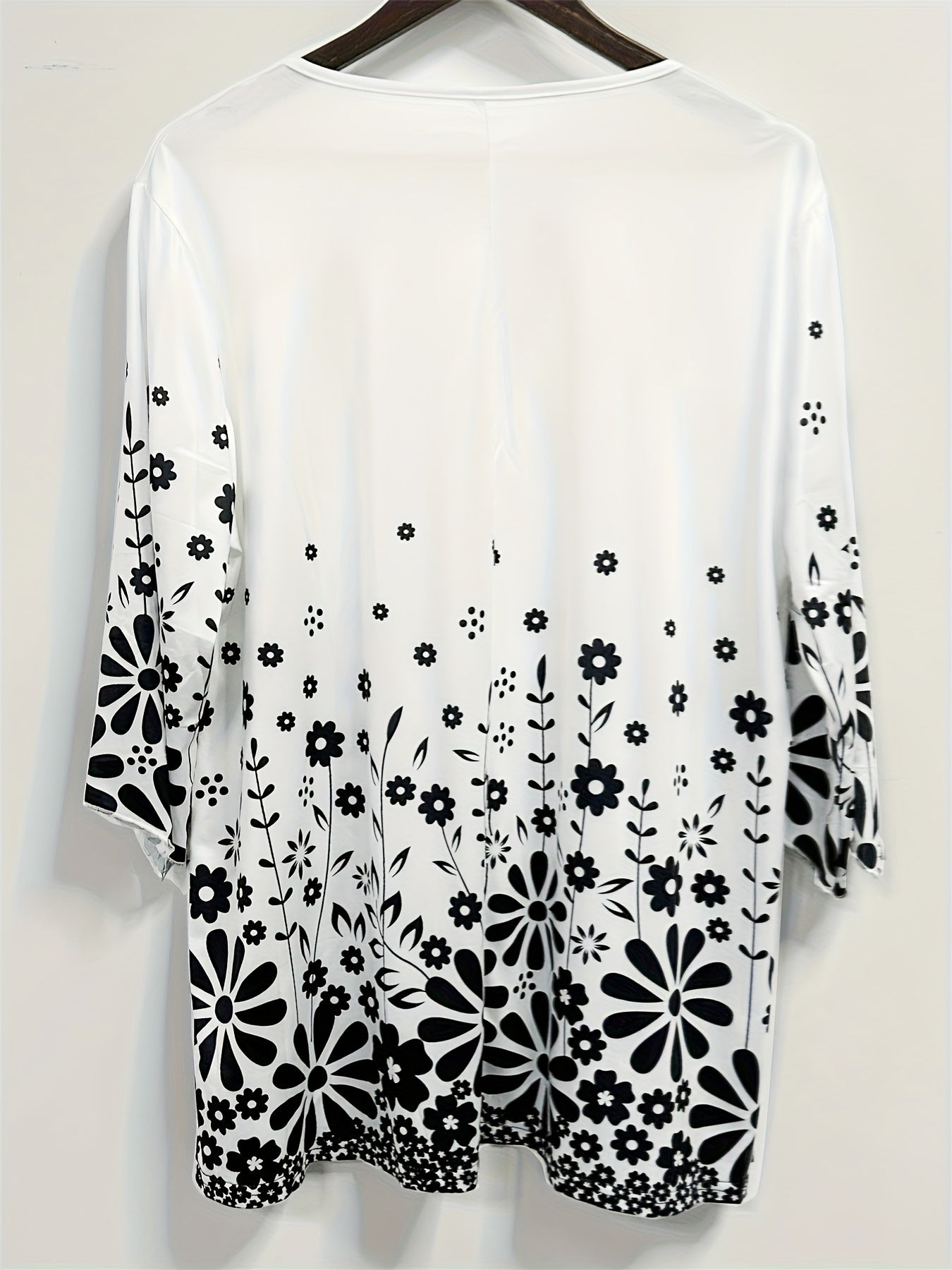 Women's Floral Print Blouse - V-Neck Three-Quarter Sleeve detail view