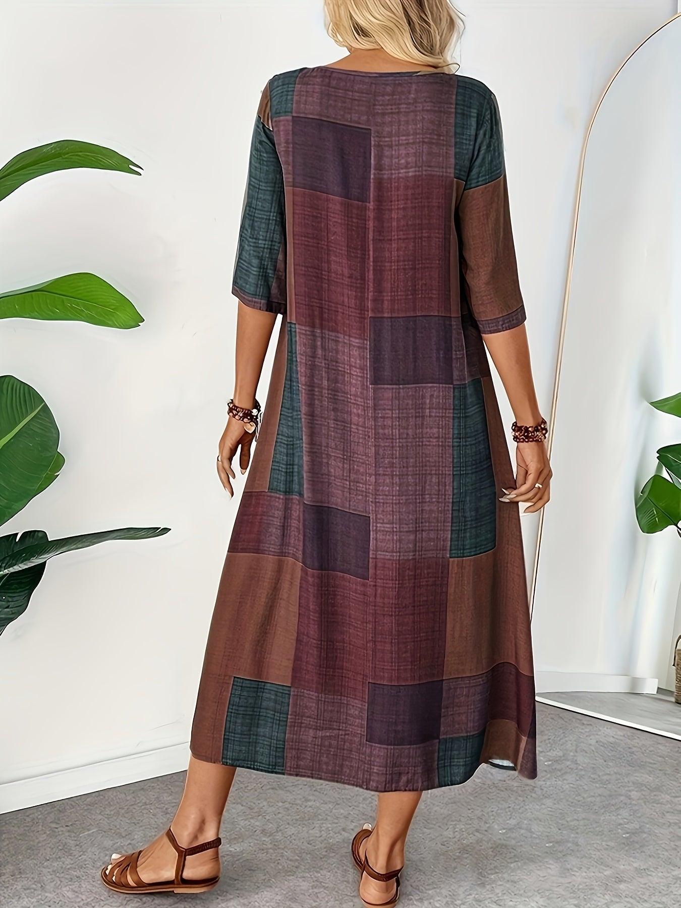 Women's Geometric Crew Neck Maxi Evening Dress - Event Style detail view