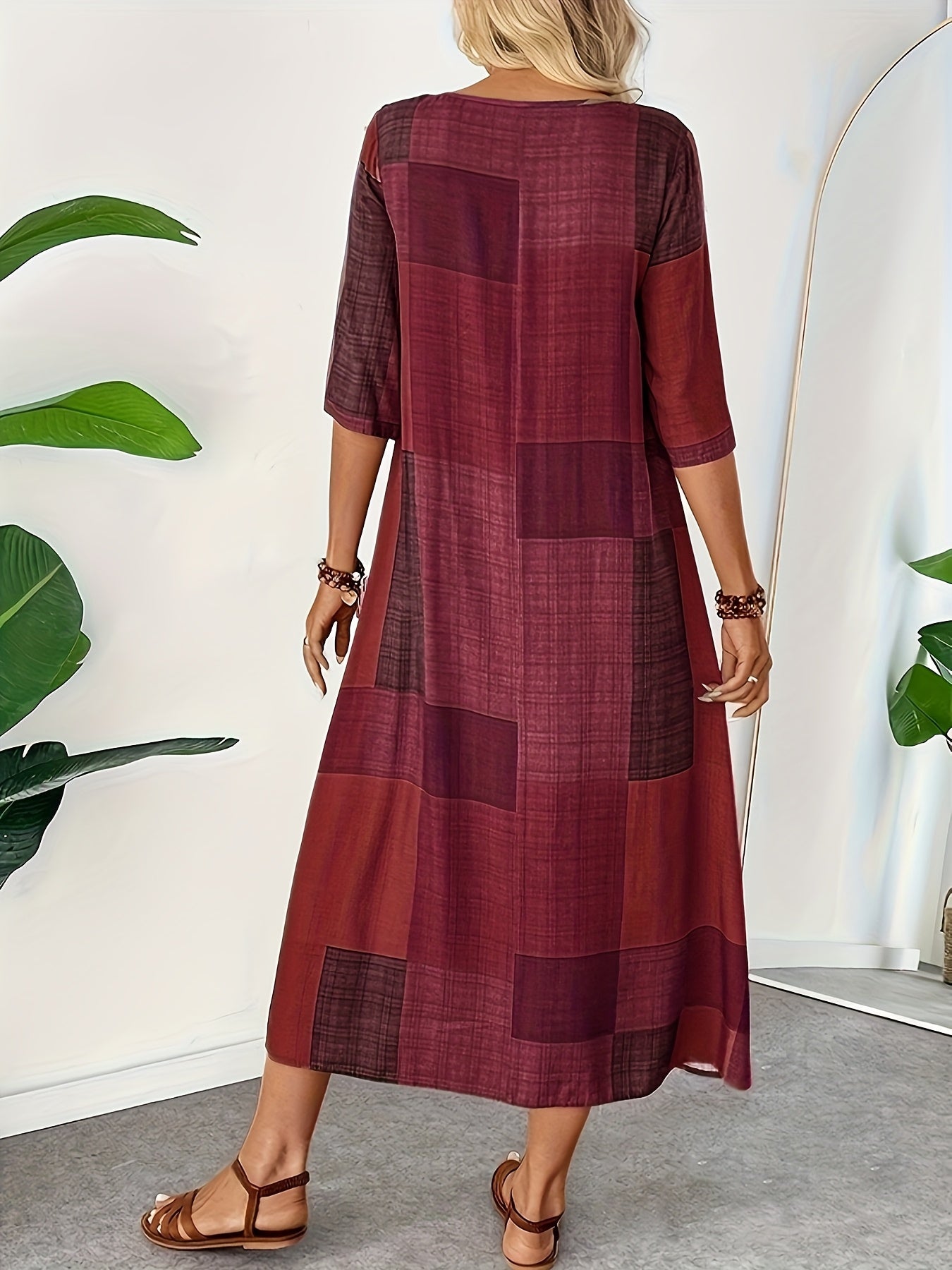 Women's Geometric Crew Neck Maxi Evening Dress - Event Style detail view