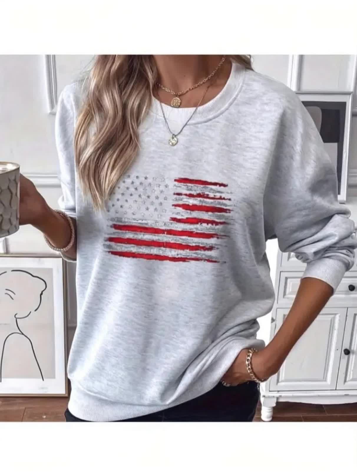 Women's Graphic Crewneck Sweatshirt - Regular Fit Crew Neck – Light Grey Graphic Design 22213 detail view