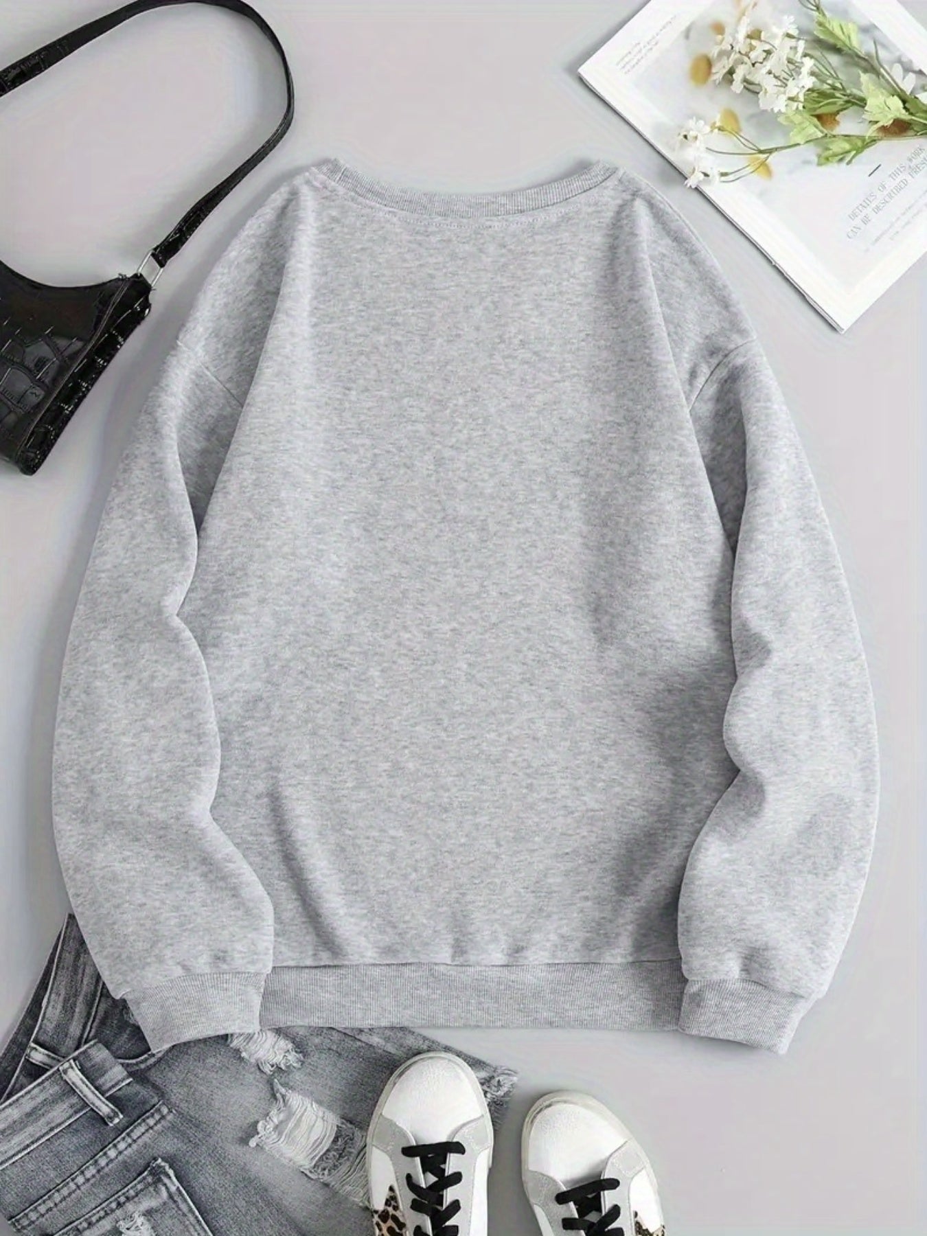 Women's Graphic Crewneck Sweatshirt - Regular Fit Crew Neck – Light Grey Graphic Design 84965 detail view