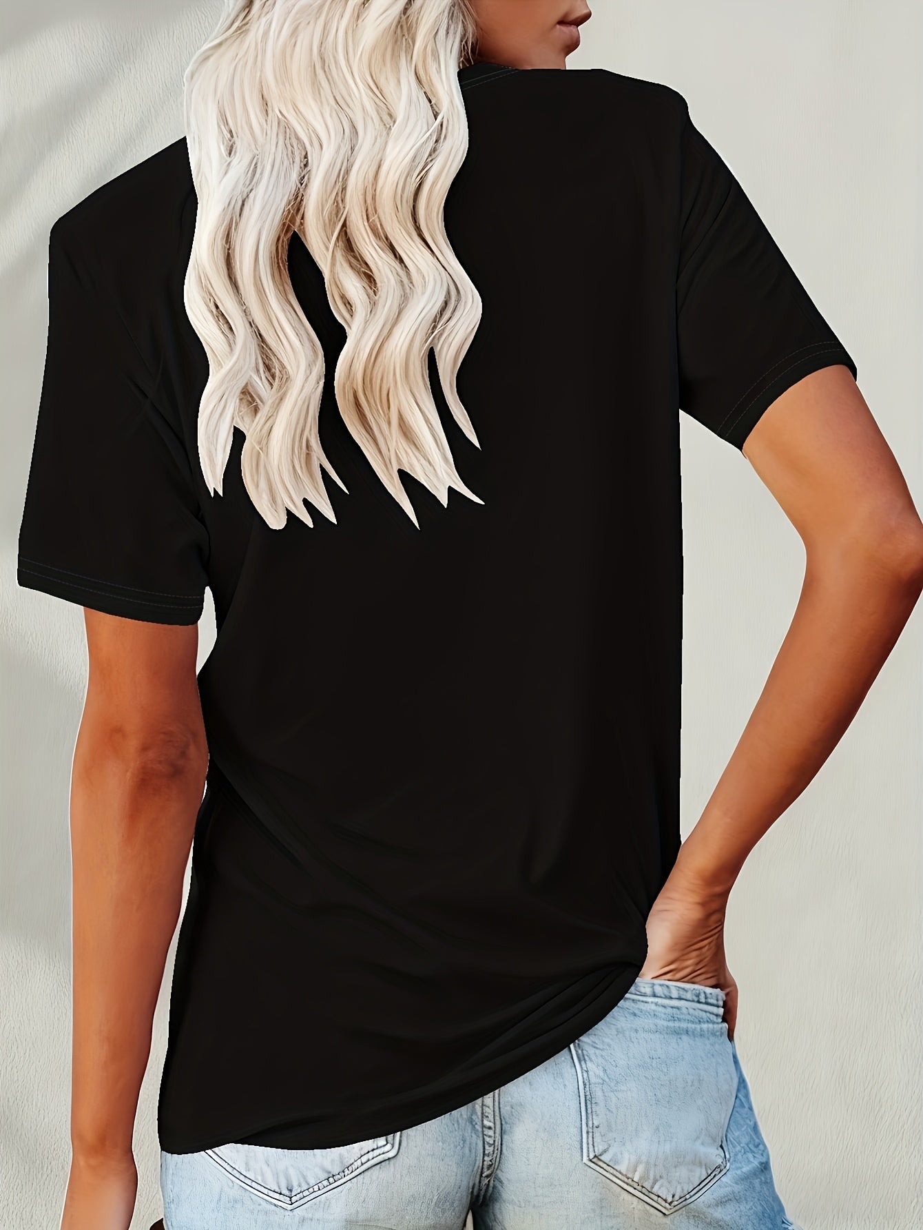 Women's Graphic Print Blouse - Regular Fit – White / Black detail view
