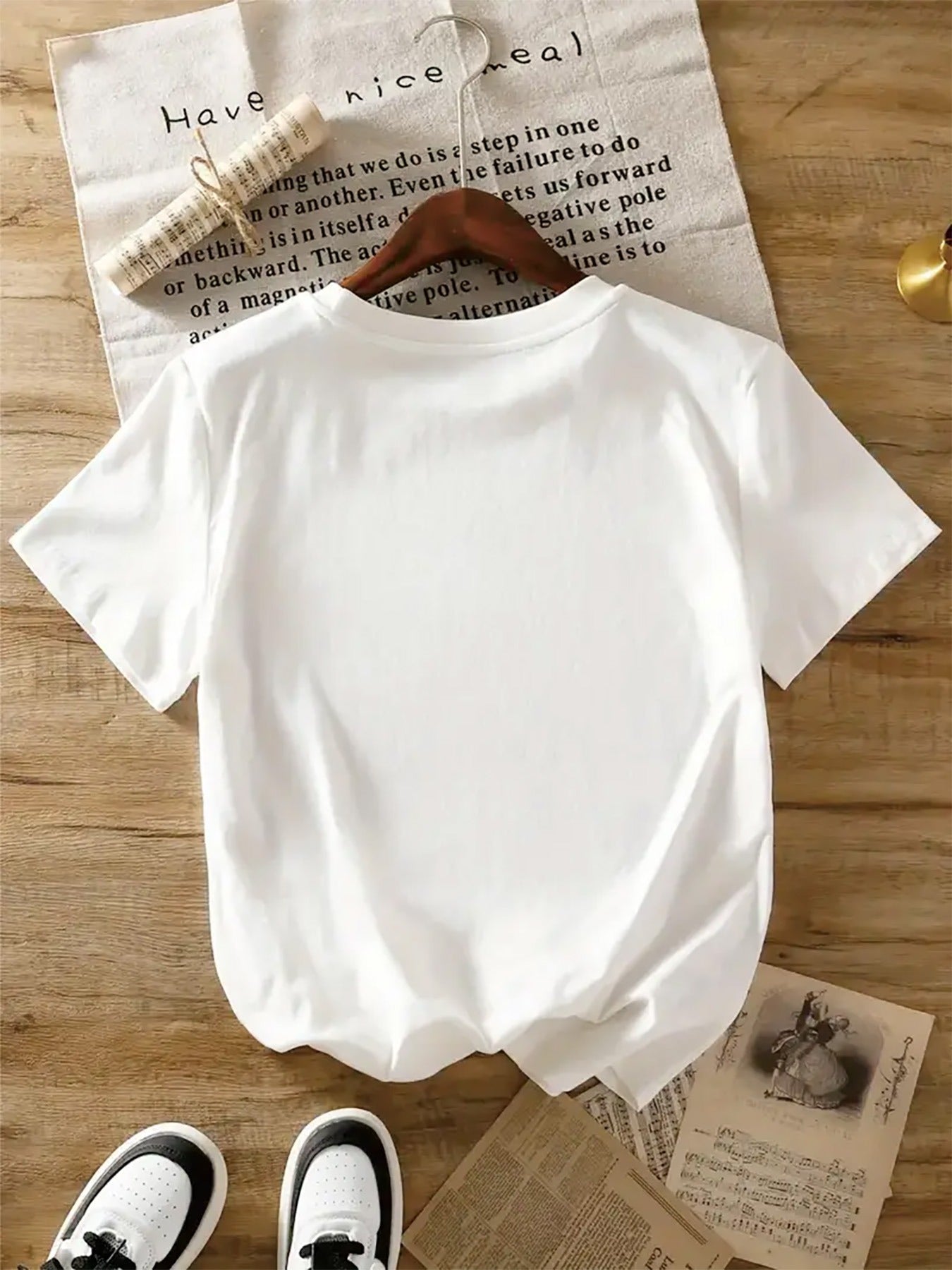 Women's Graphic Print T-Shirt - Regular Fit – 8-Color Selection detail view