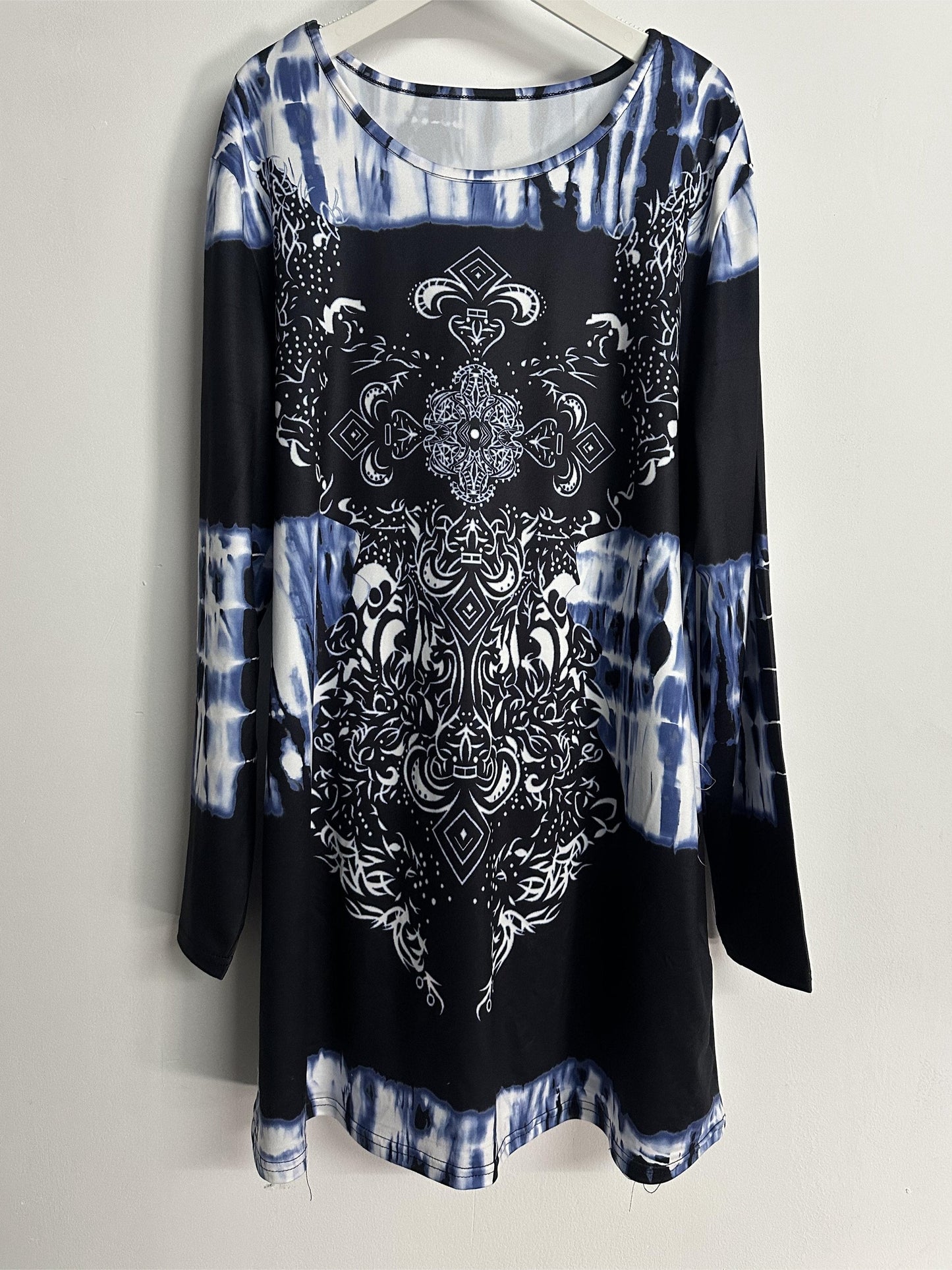 Women's Graphic Print Tunic - Crew Neck Long Sleeve detail view