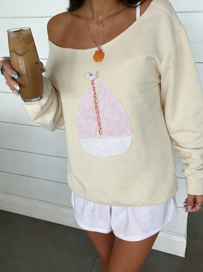 Women's Graphic Sweatshirt - Regular Fit Classic Neck – Apricot detail view