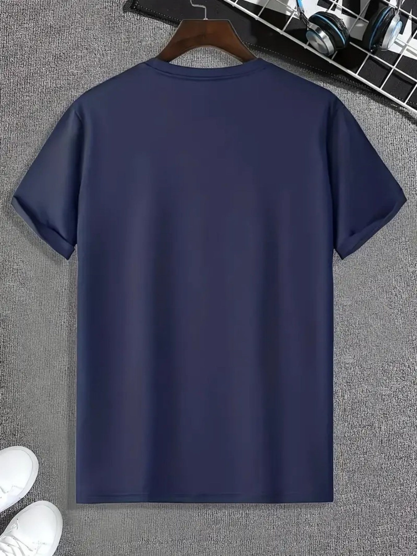 Women's Heart Graphic T-Shirt - Round Neck Short Sleeve – Relaxed fit detail view