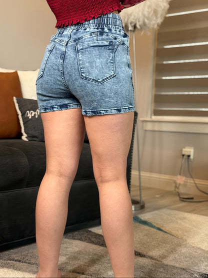 Women's High-Waist Denim Shorts - Lace-Up Regular Fit detail view