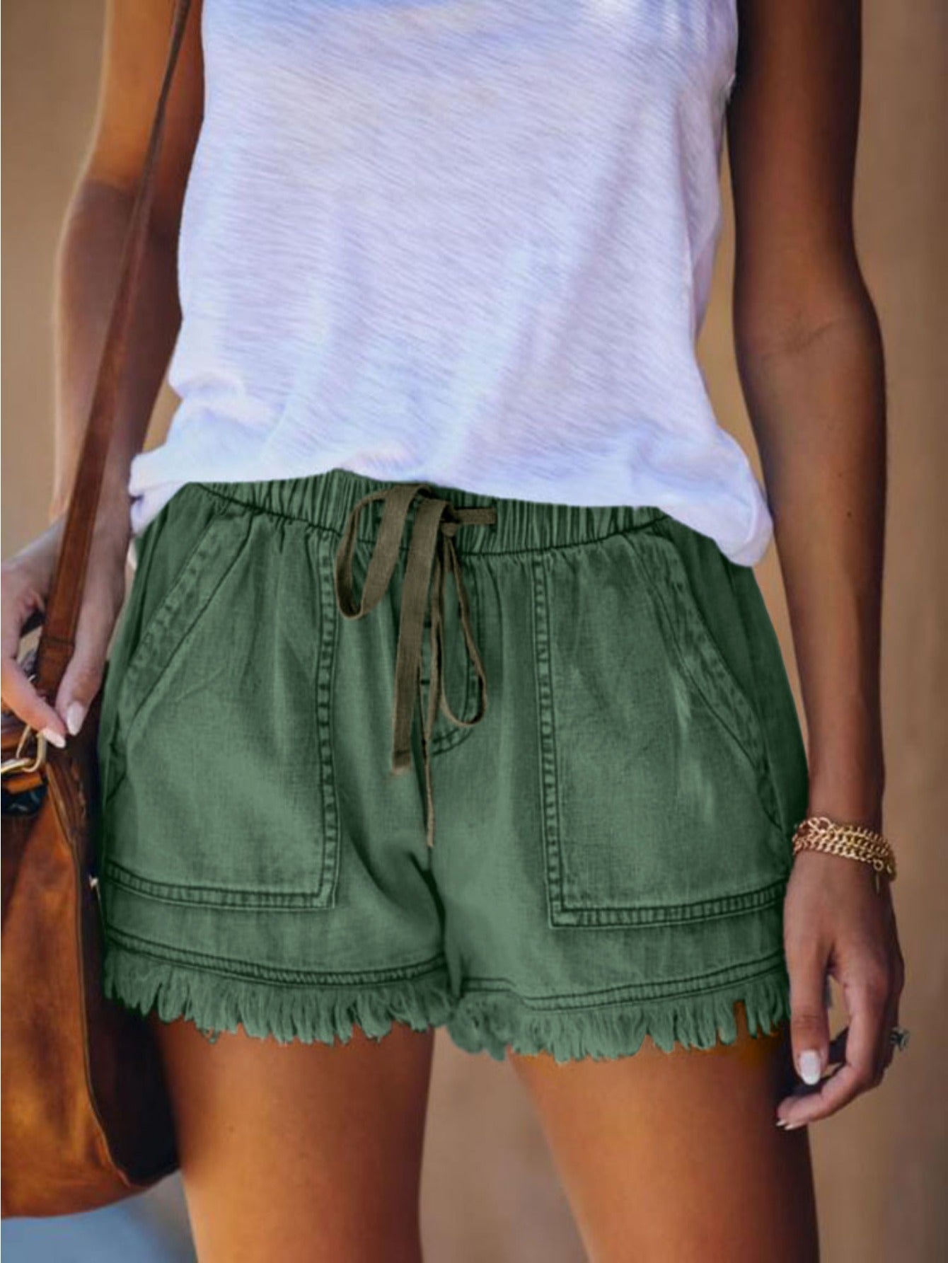 Women's High-Waist Denim Shorts - Raw Hem Regular Fit detail view