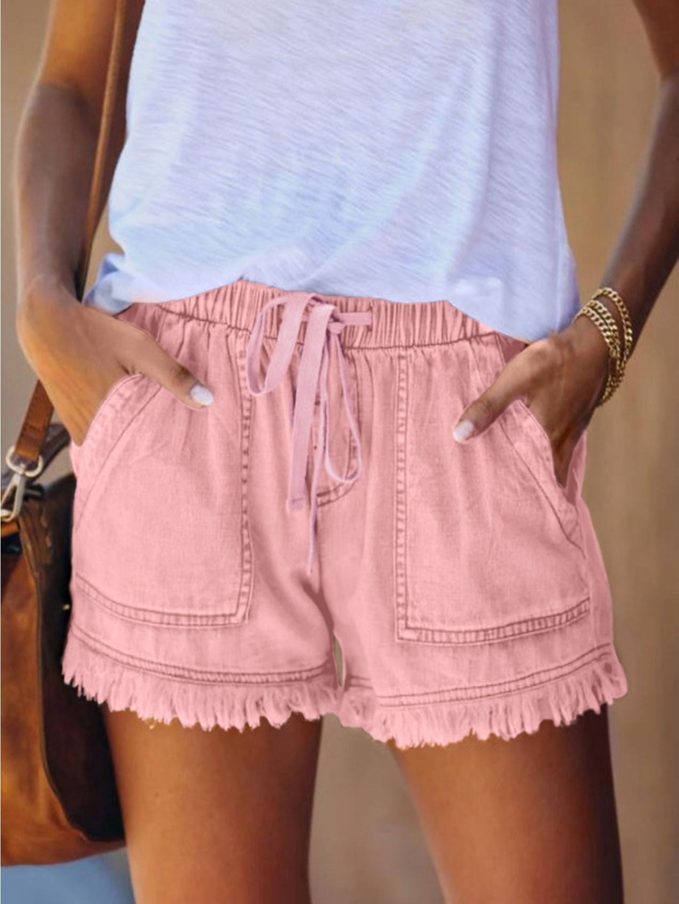 Women's High-Waist Denim Shorts - Raw Hem Regular Fit detail view