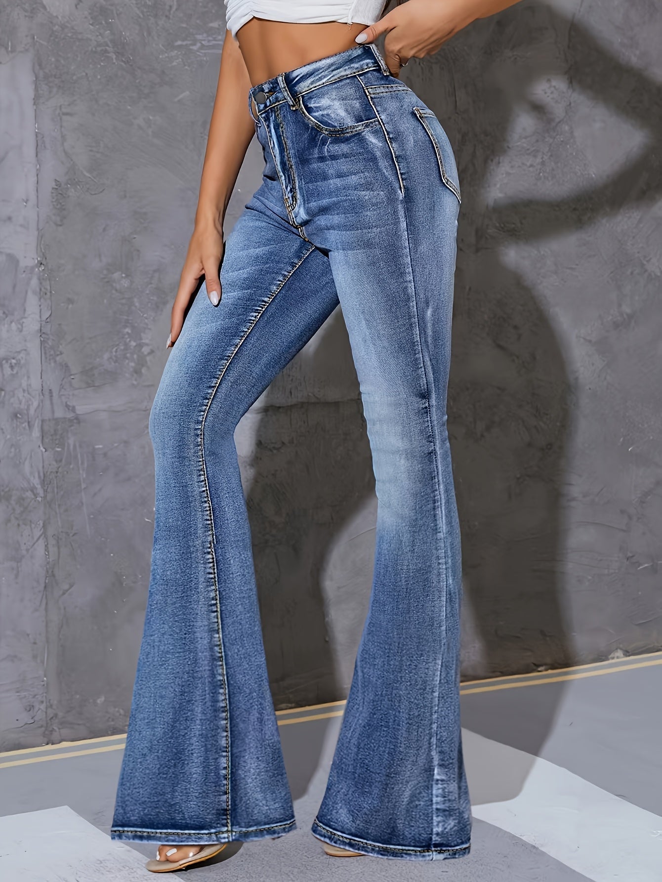 Women's High-Waist Flare Jeans - Blue Stretch detail view