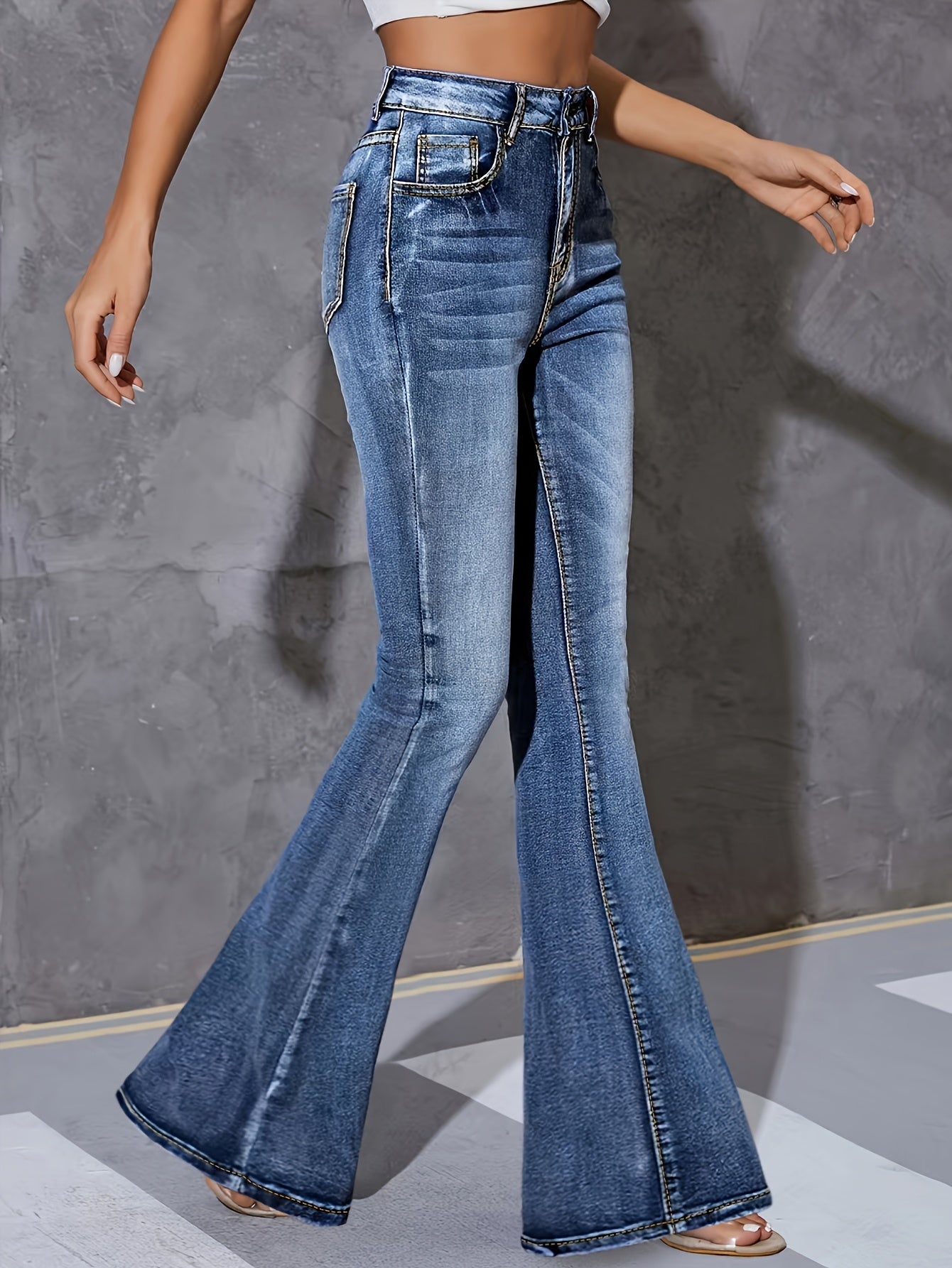 Women's High-Waist Flare Jeans - Blue Stretch detail view
