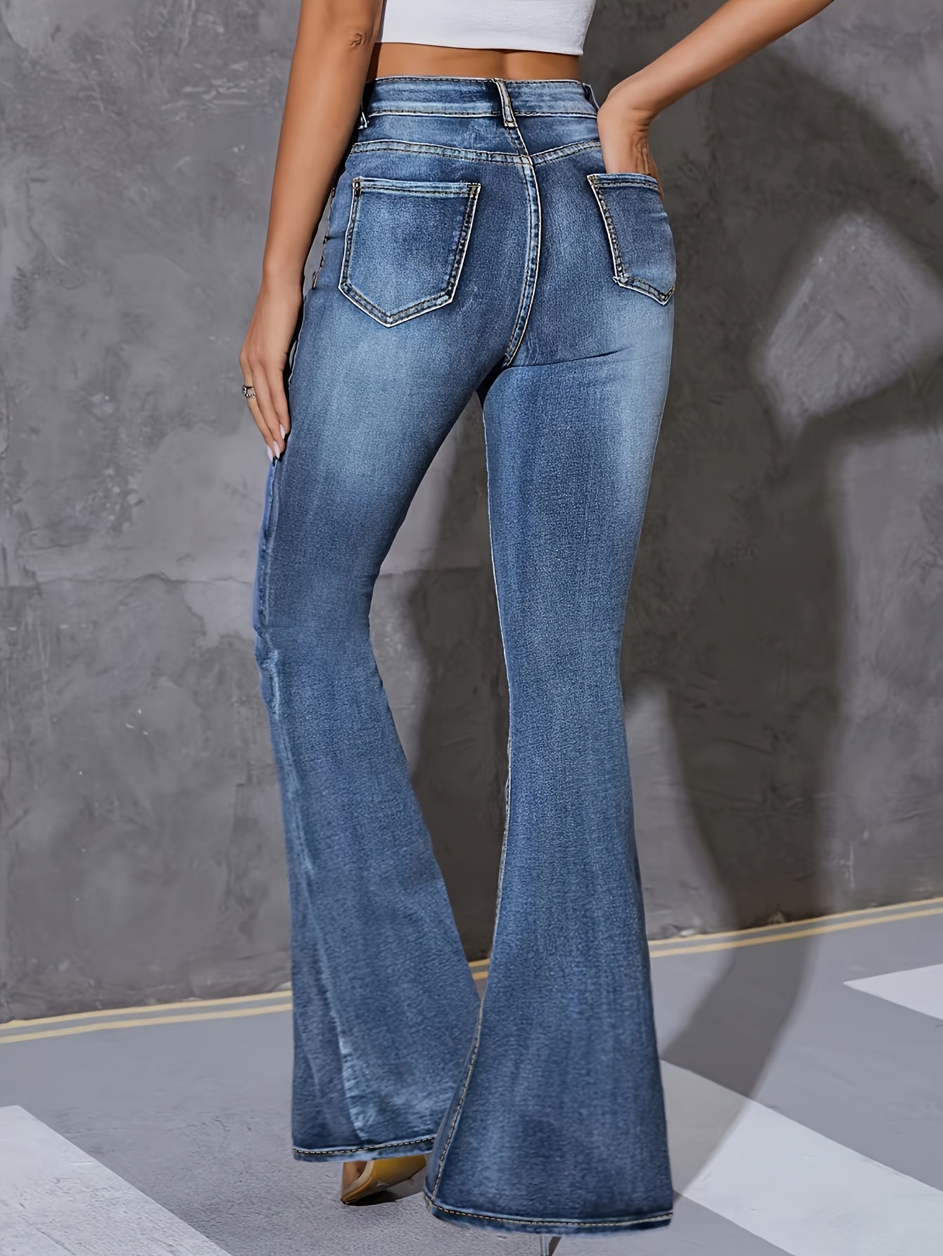 Women's High-Waist Flare Jeans - Blue Stretch detail view