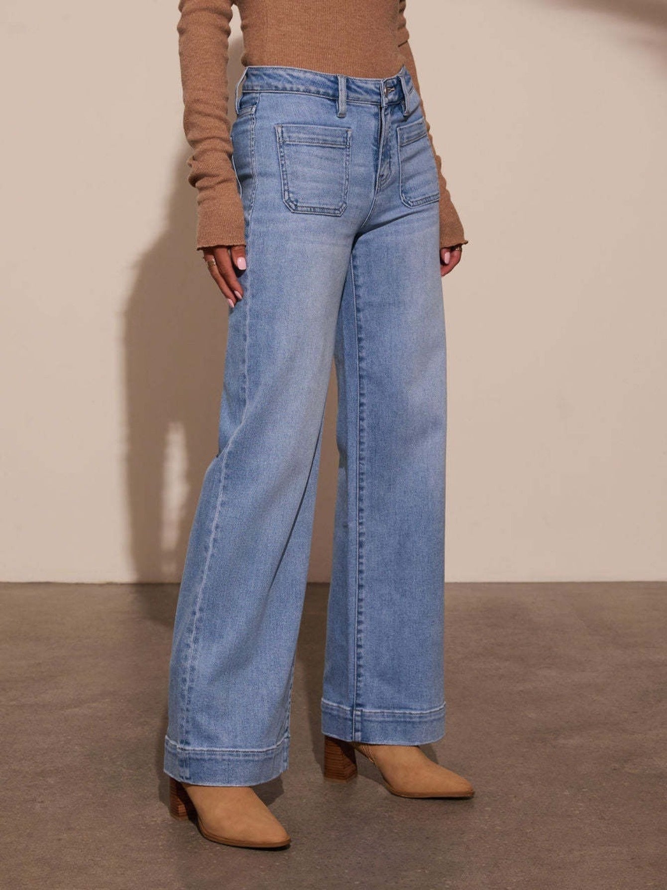Women's High-Waist Flare Jeans - Light Blue detail view