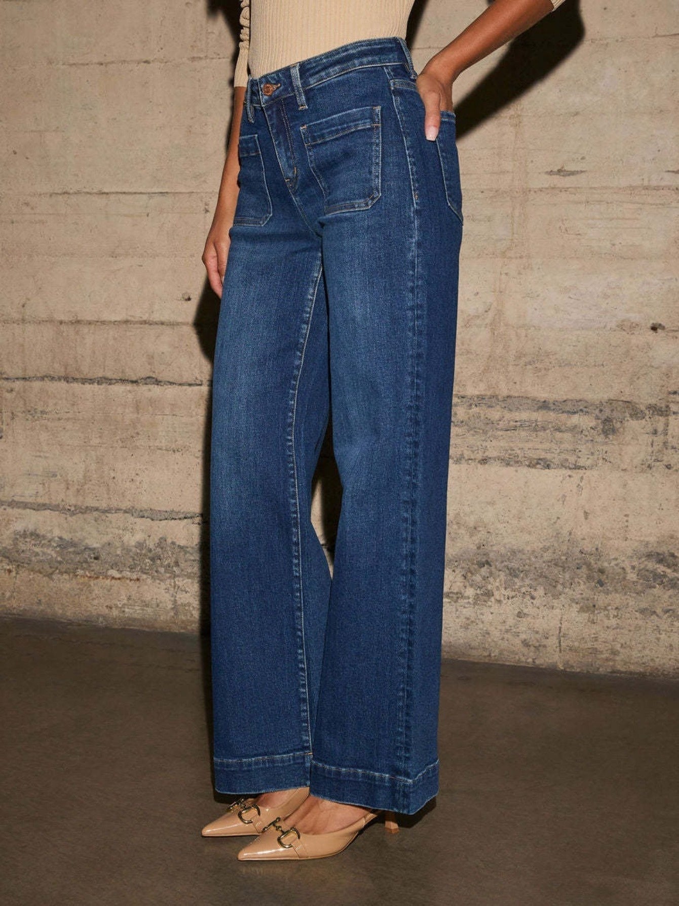 Women's High-Waist Flare Jeans - Light Blue detail view