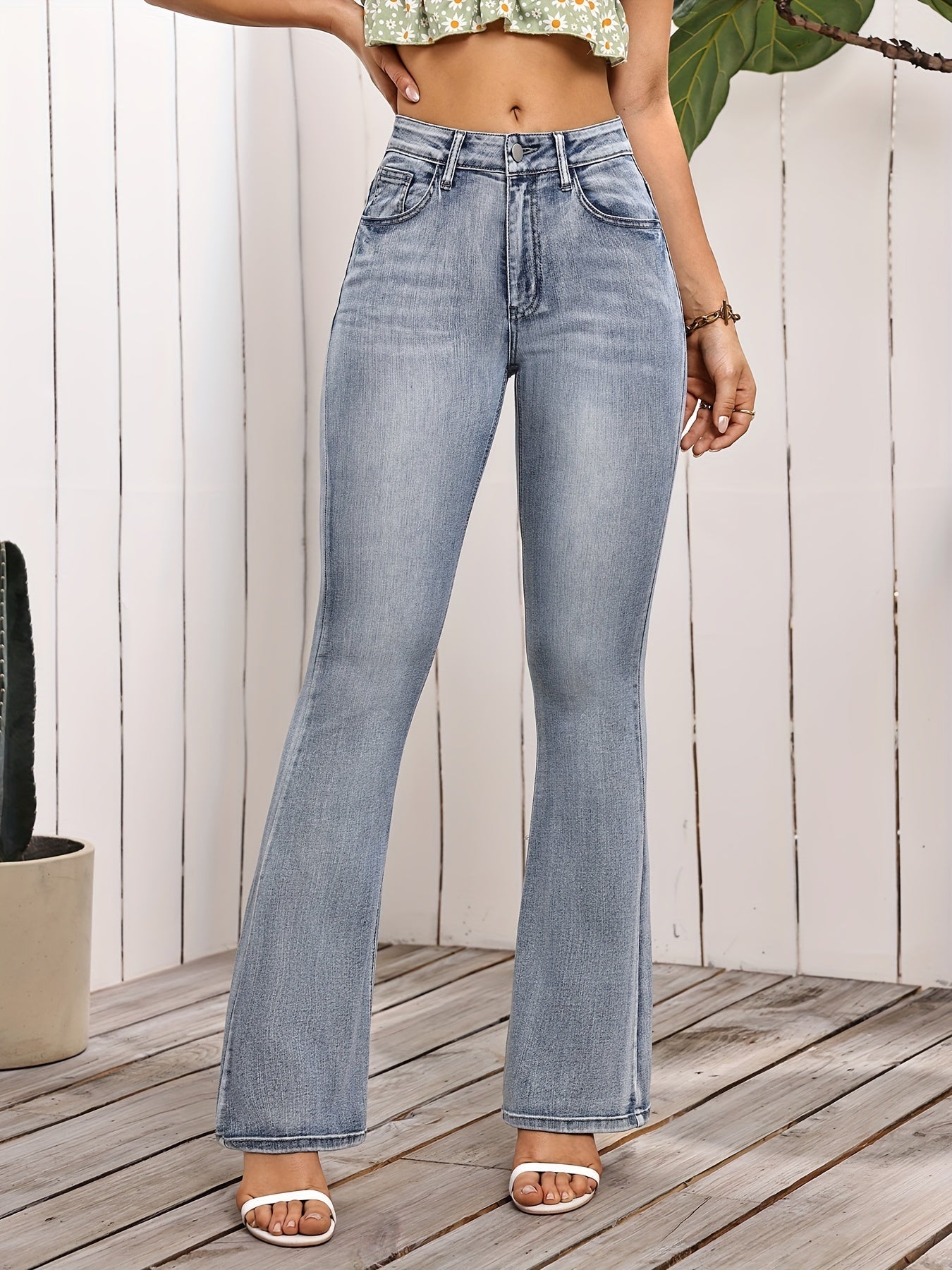 Women's High-Waist Flare Jeans - Light Blue Light Wash Embroidered detail view