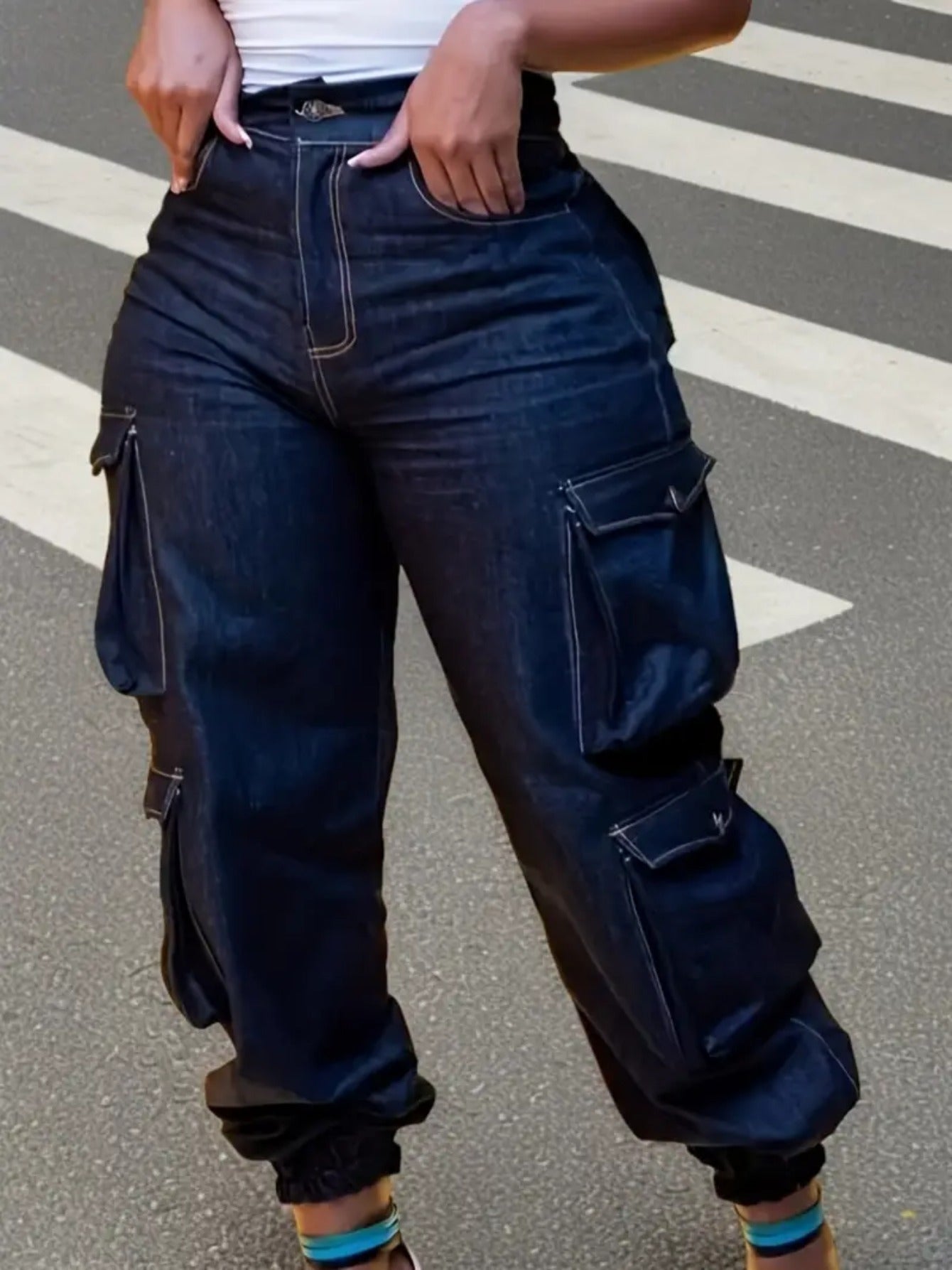 Women's High-Waist Skinny Jeans - Dark Blue Pocket Detail detail view