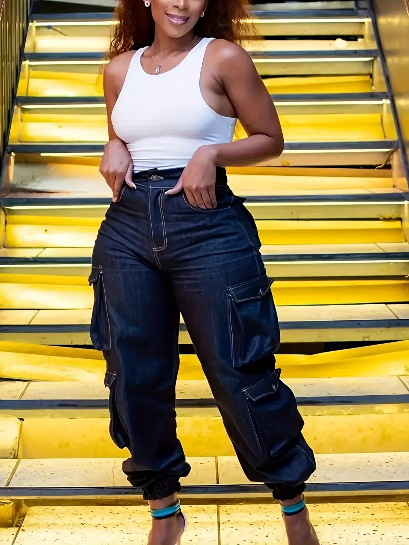 Women's High-Waist Skinny Jeans - Dark Blue Pocket Detail detail view