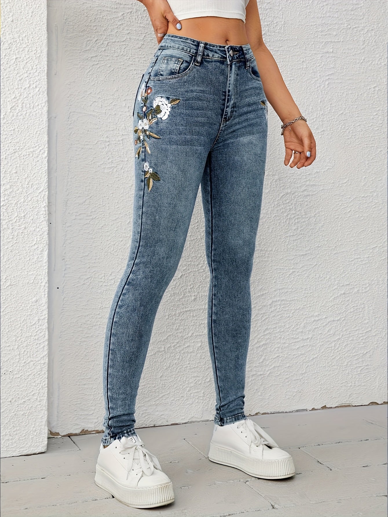 Women's High-Waist Skinny Jeans - Light Blue Pocket Detail detail view