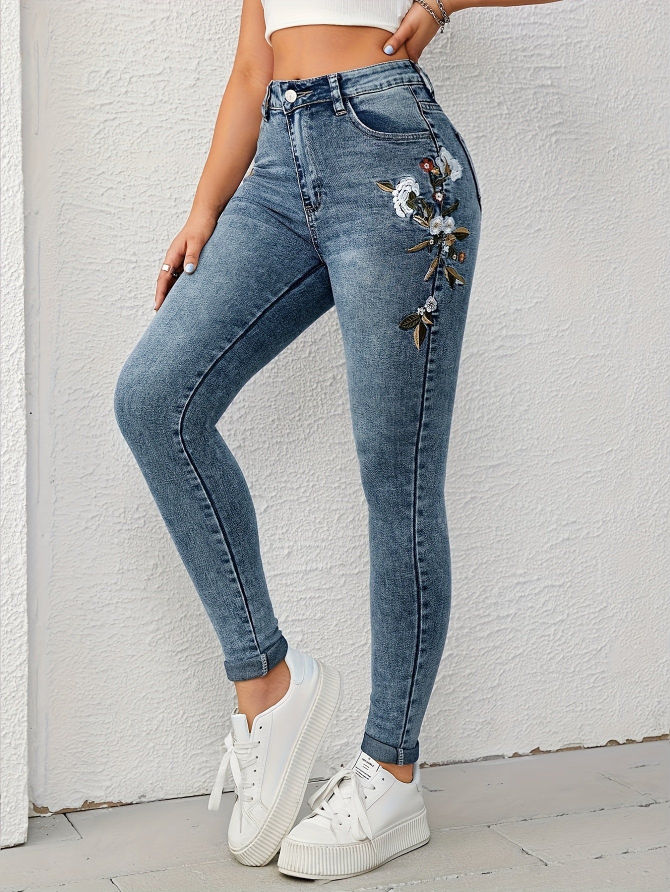 Women's High-Waist Skinny Jeans - Light Blue Pocket Detail detail view