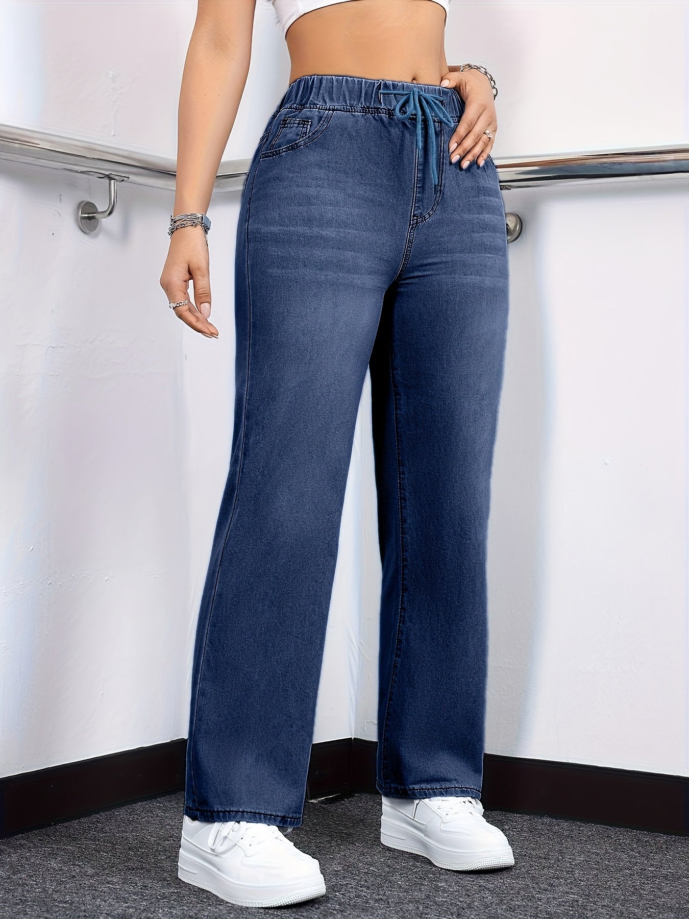 Women's High-Waist Straight Leg Jeans - Deep Blue Vintage Wash Stretch detail view