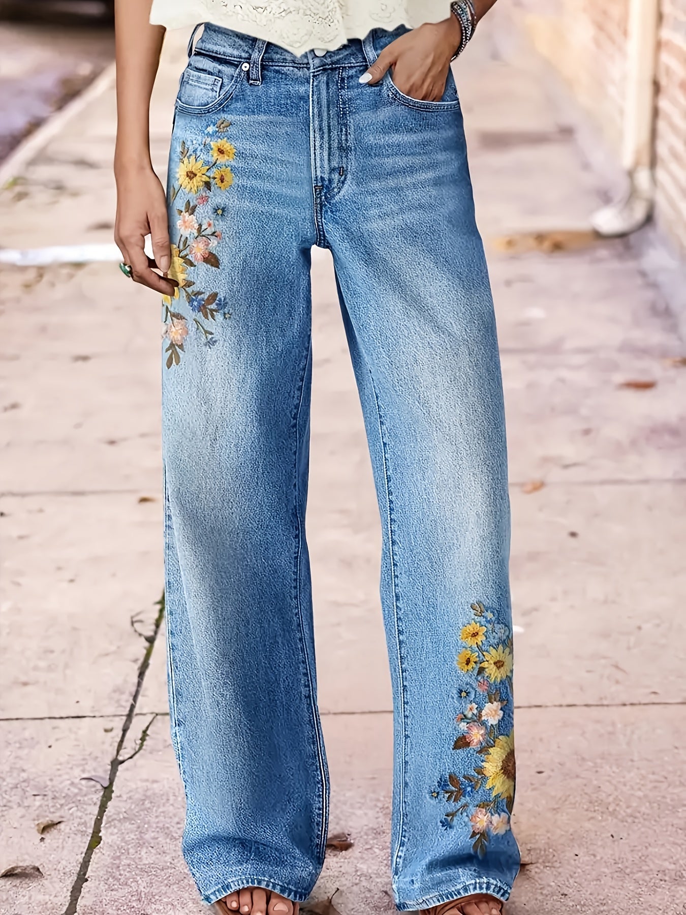 Women's High-Waist Straight Leg Jeans - Light Blue Light Wash Embroidered Casual detail view