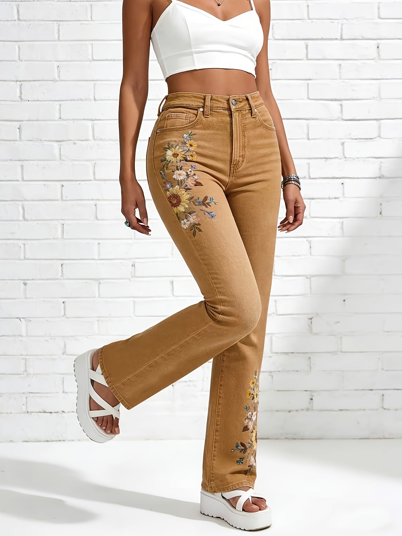Women's High-Waist Straight Leg Jeans - Light Blue Light Wash Embroidered Casual detail view