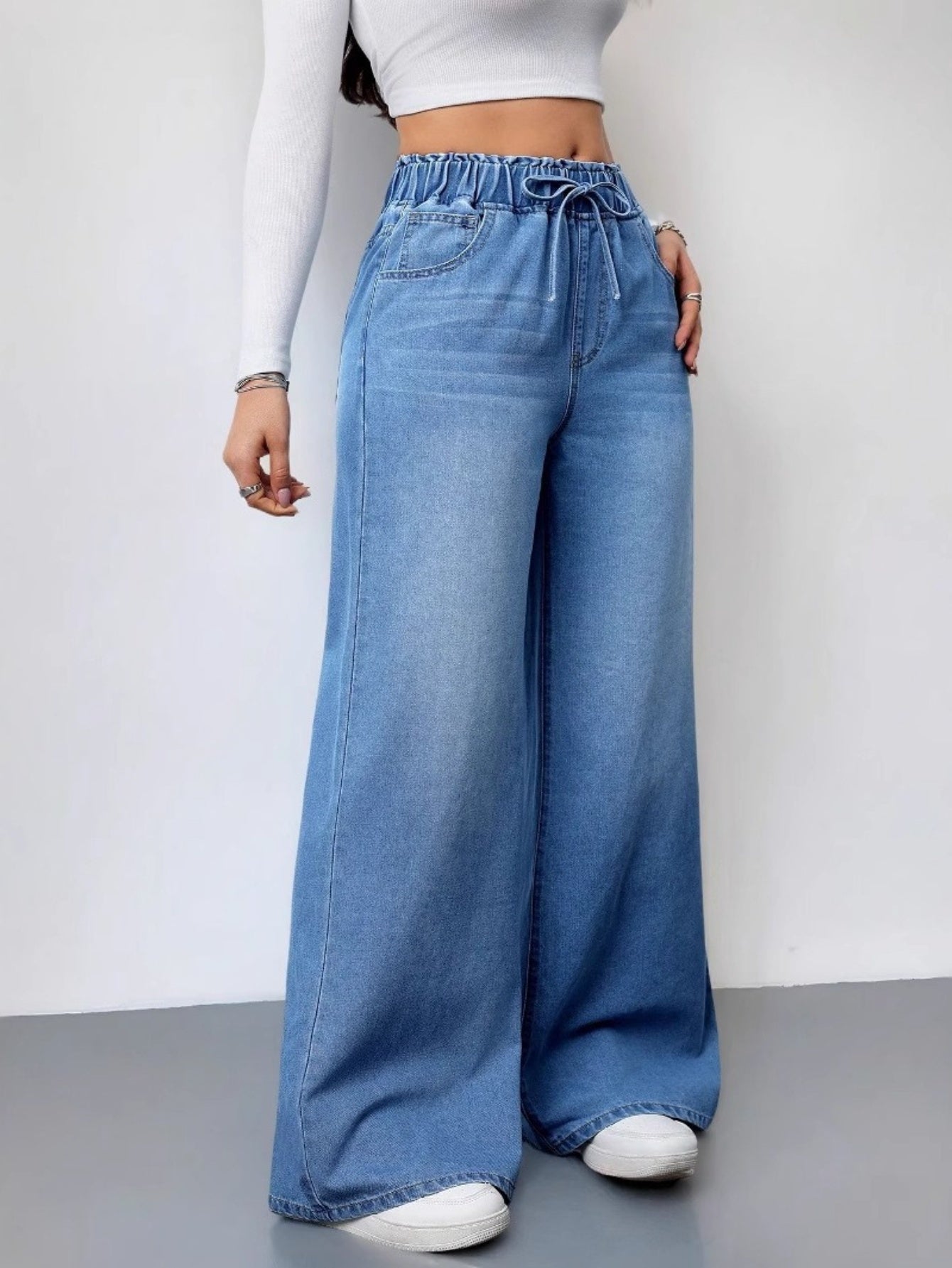 Women's High-Waist Wide Leg Jeans - Light Blue All-Season detail view