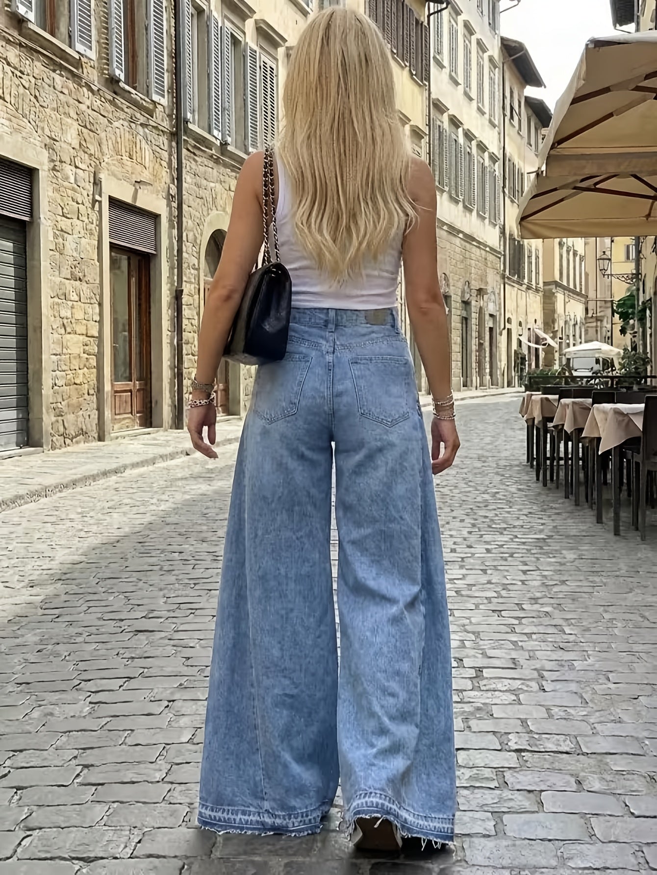 Women's High-Waist Wide Leg Jeans - Light Blue Raw Hem detail view