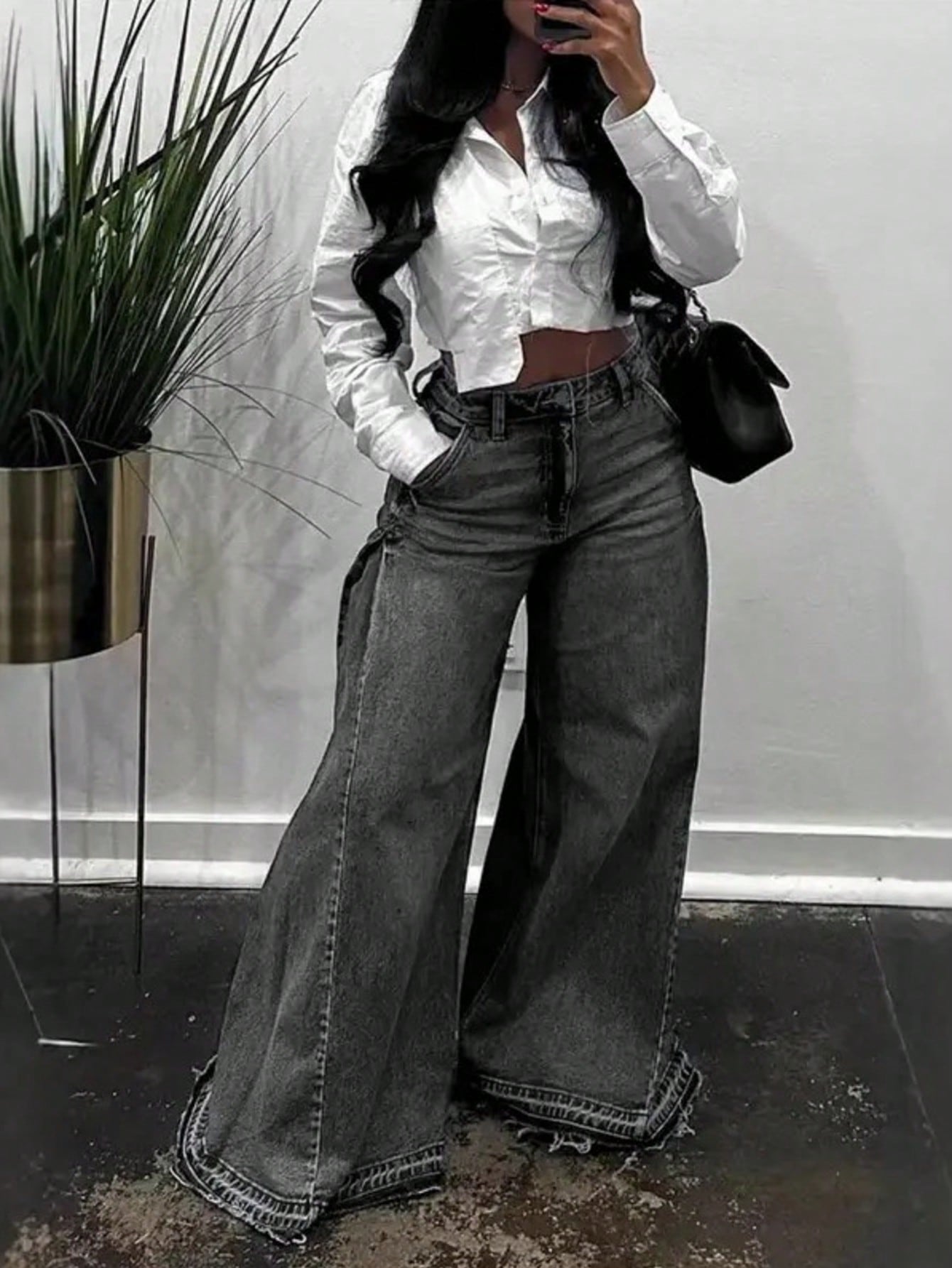 Women's High-Waist Wide Leg Jeans - Light Blue Raw Hem detail view