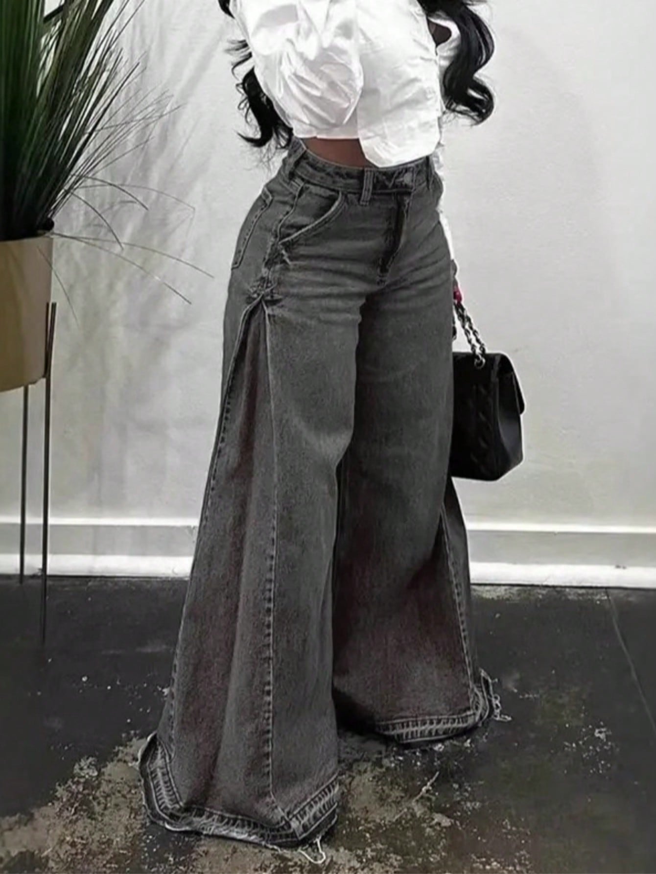 Women's High-Waist Wide Leg Jeans - Light Blue Raw Hem detail view