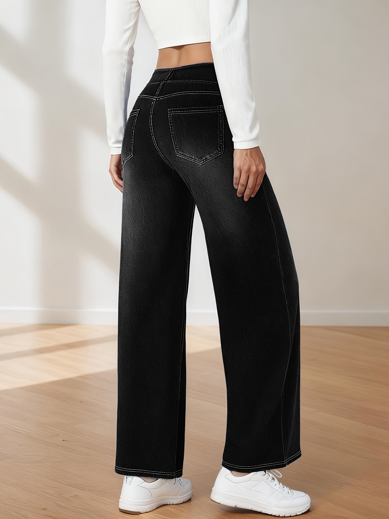 Women's High-Waist Wide Leg Jeans - Light Blue Vintage Wash detail view