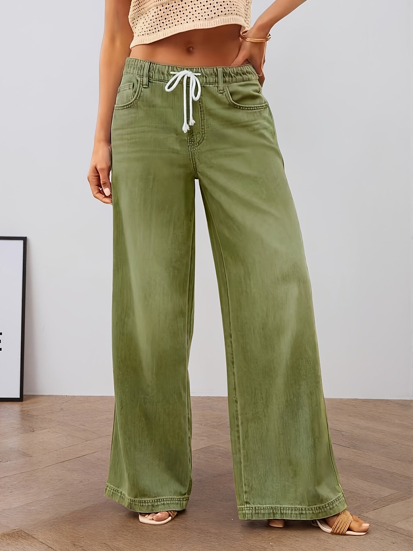 Women's High-Waist Wide Leg Jeans - Medium Blue Streetwear detail view