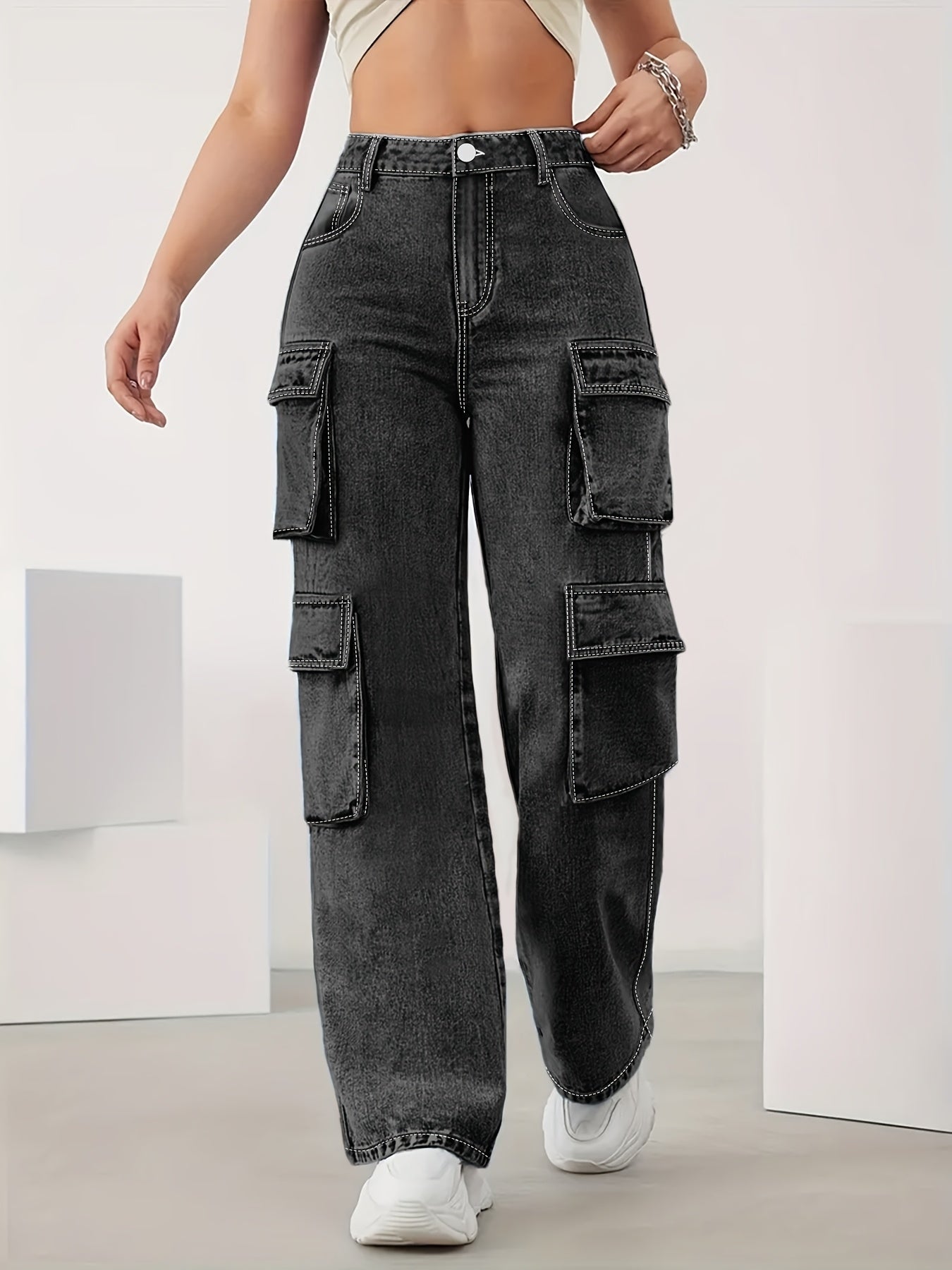 Women's Jeans - Pocket Detail Relaxed Fit detail view