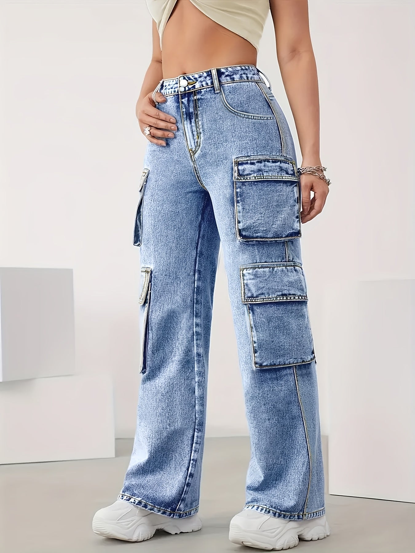 Women's Jeans - Pocket Detail Relaxed Fit detail view