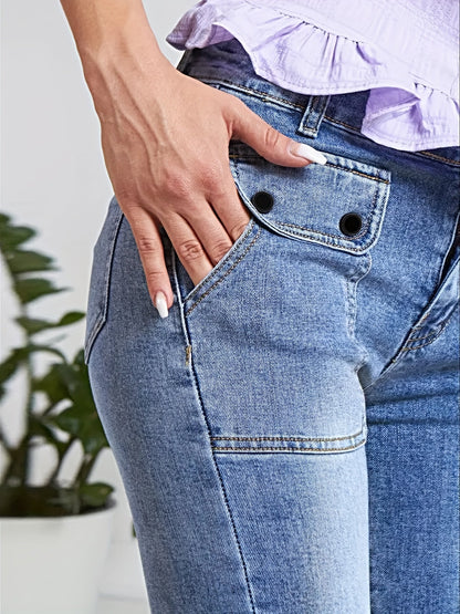 Women's Light-Wash Cropped Cargo Jeans – Flap-Pocket Capri detail view