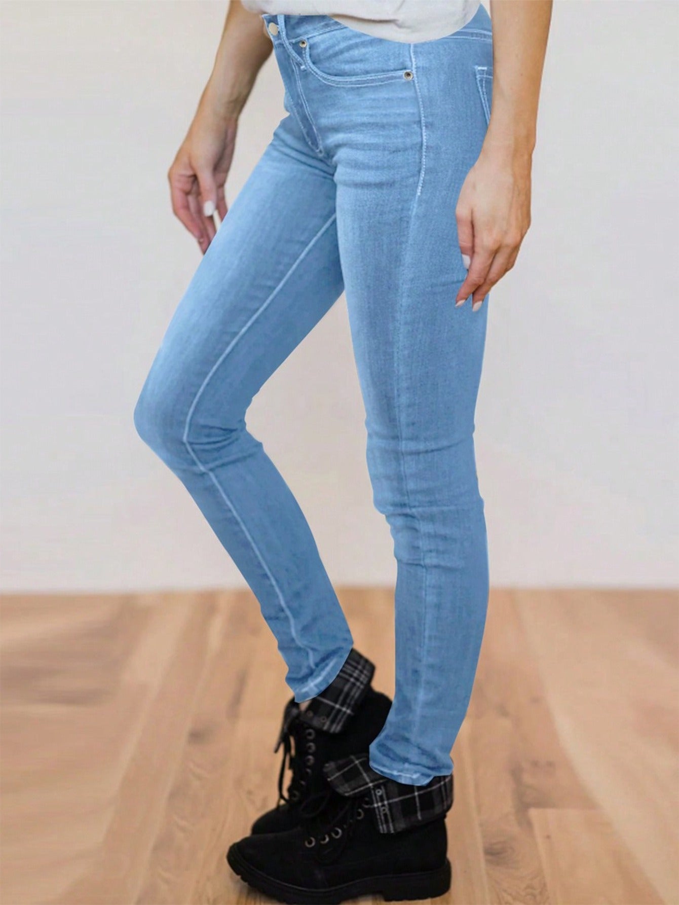 Women's Mid-Rise Skinny Jeans - Black Pocket Detail Stretch detail view