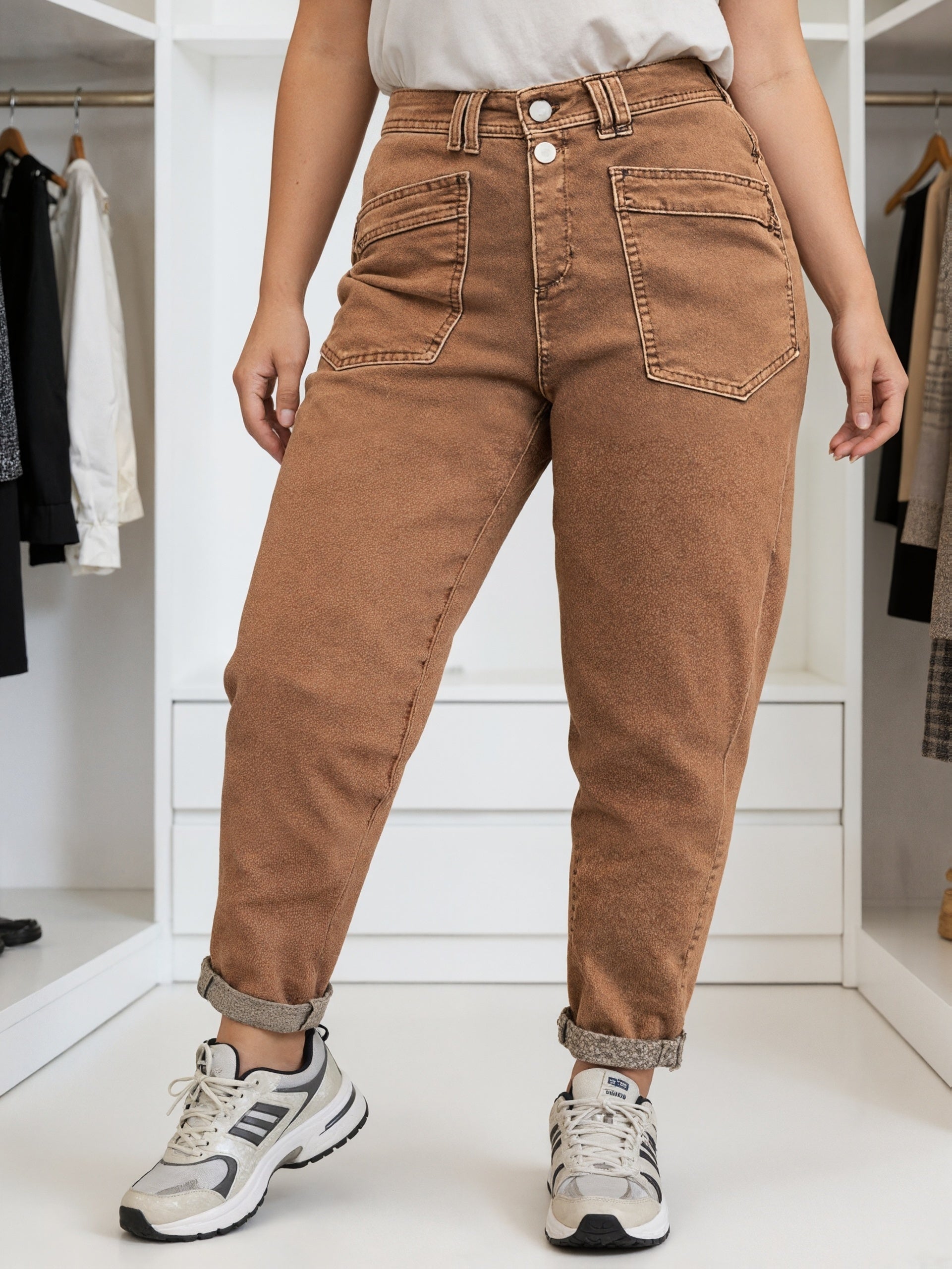 Women's Mid-Rise Straight Leg Jeans - Brown Pocket Detail – view 5
