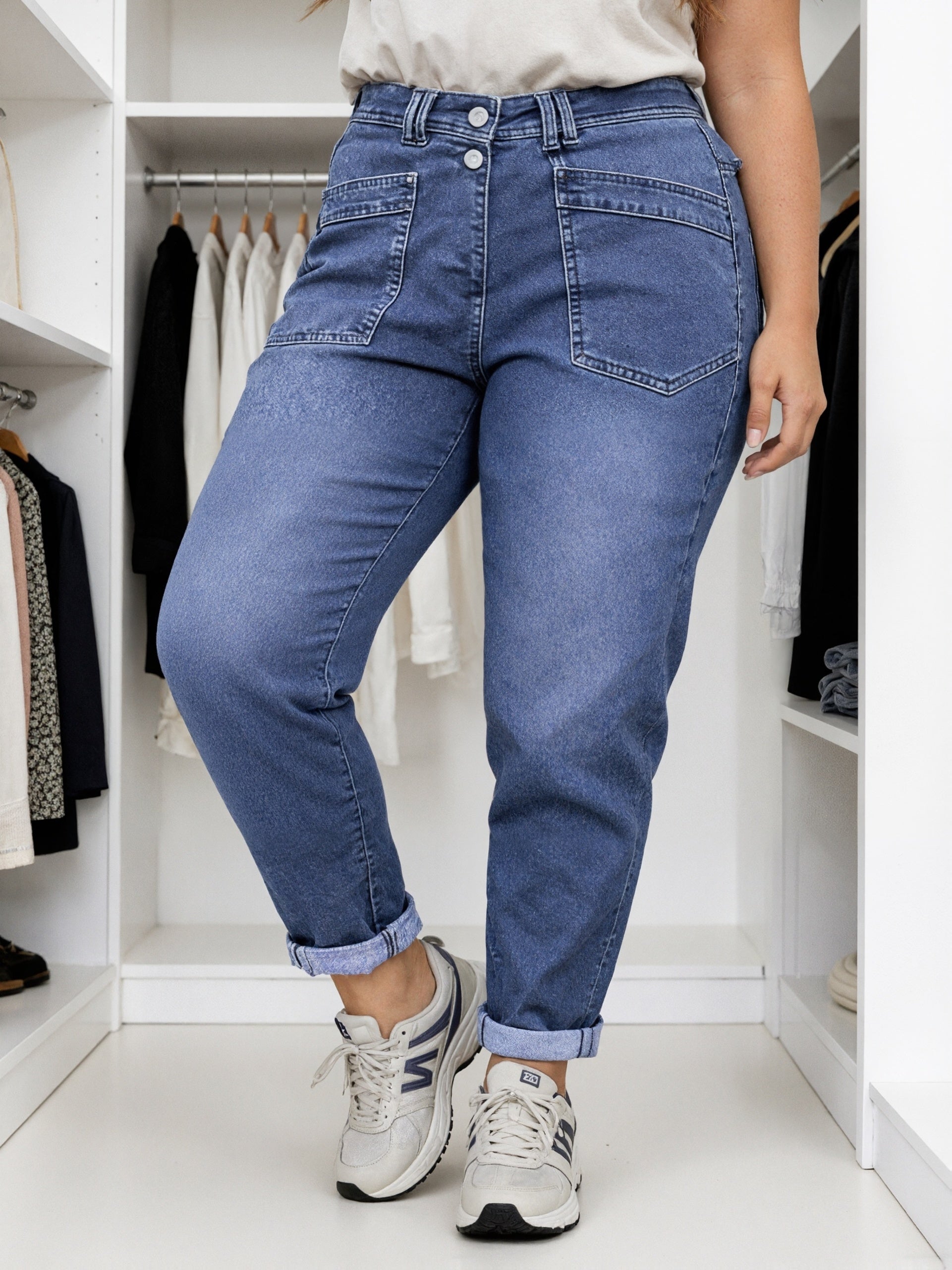 Women's Mid-Rise Straight Leg Jeans - Brown Pocket Detail – view 7