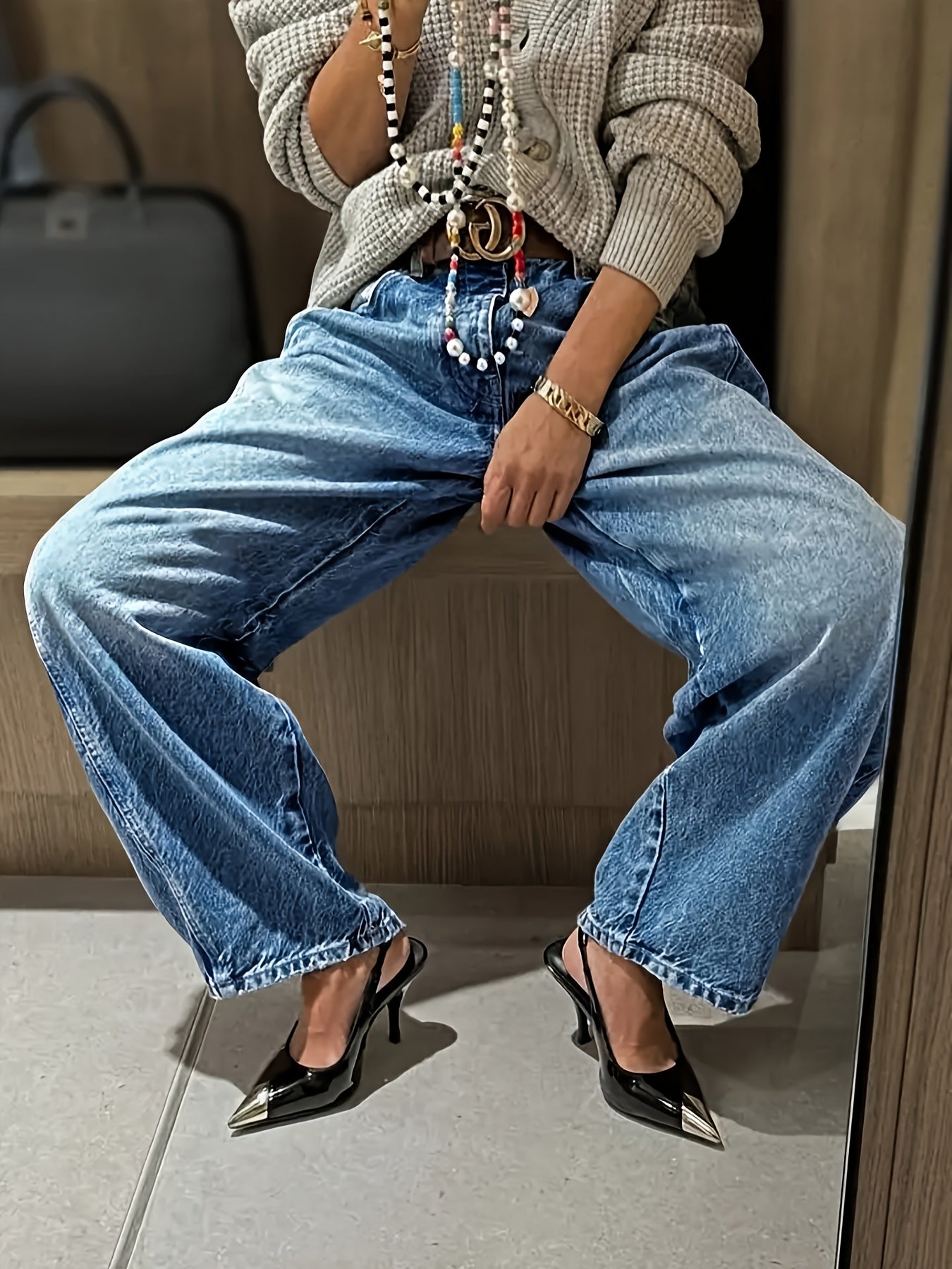 Women's Mid-Rise Wide Leg Jeans - Medium Blue Vintage Wash Stretch detail view