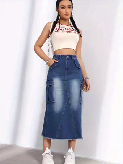 Women's Midi Denim Skirt - Mid-Rise Frayed Hem detail view