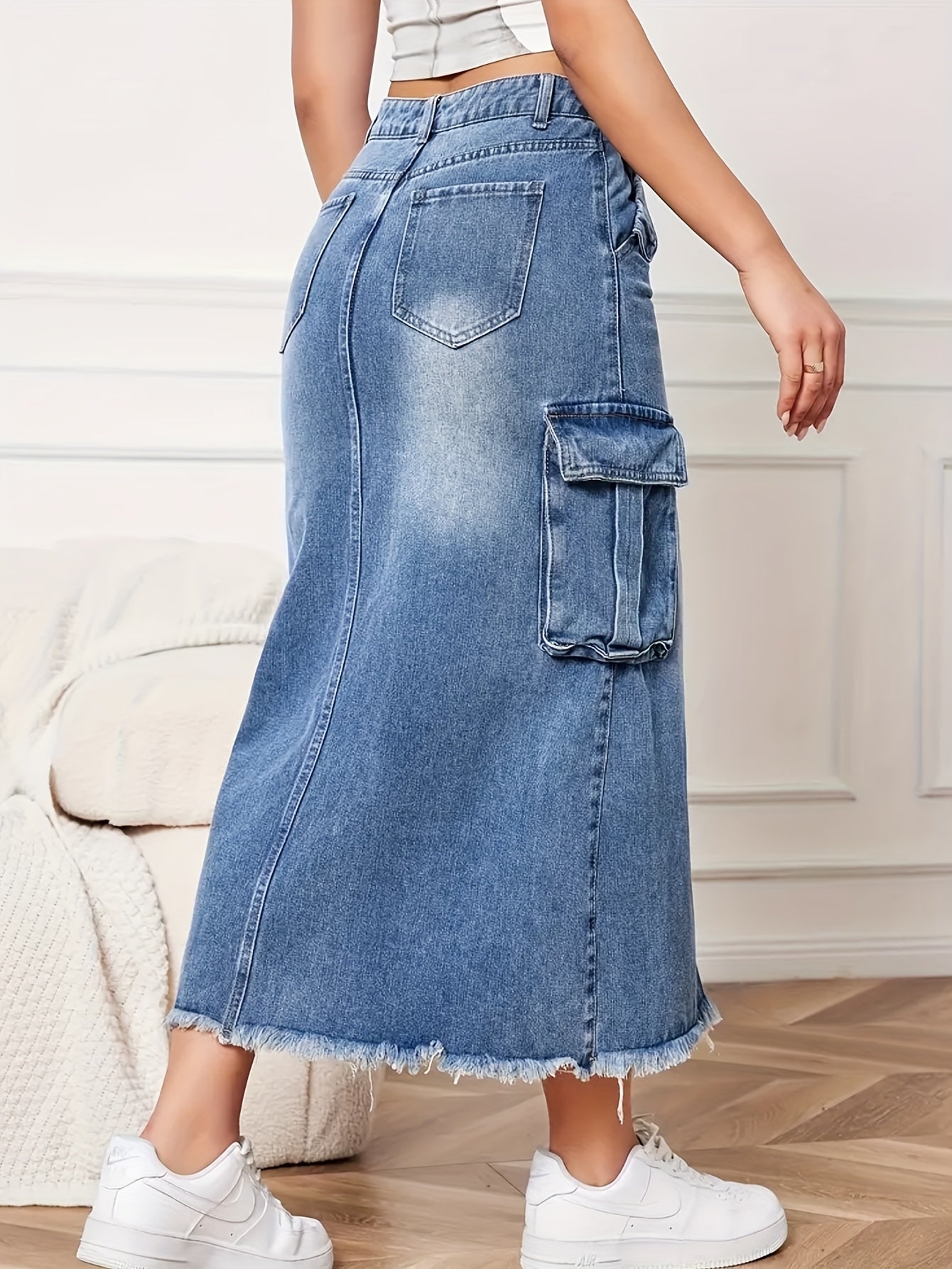 Women's Midi Denim Skirt - Mid-Rise Frayed Hem detail view