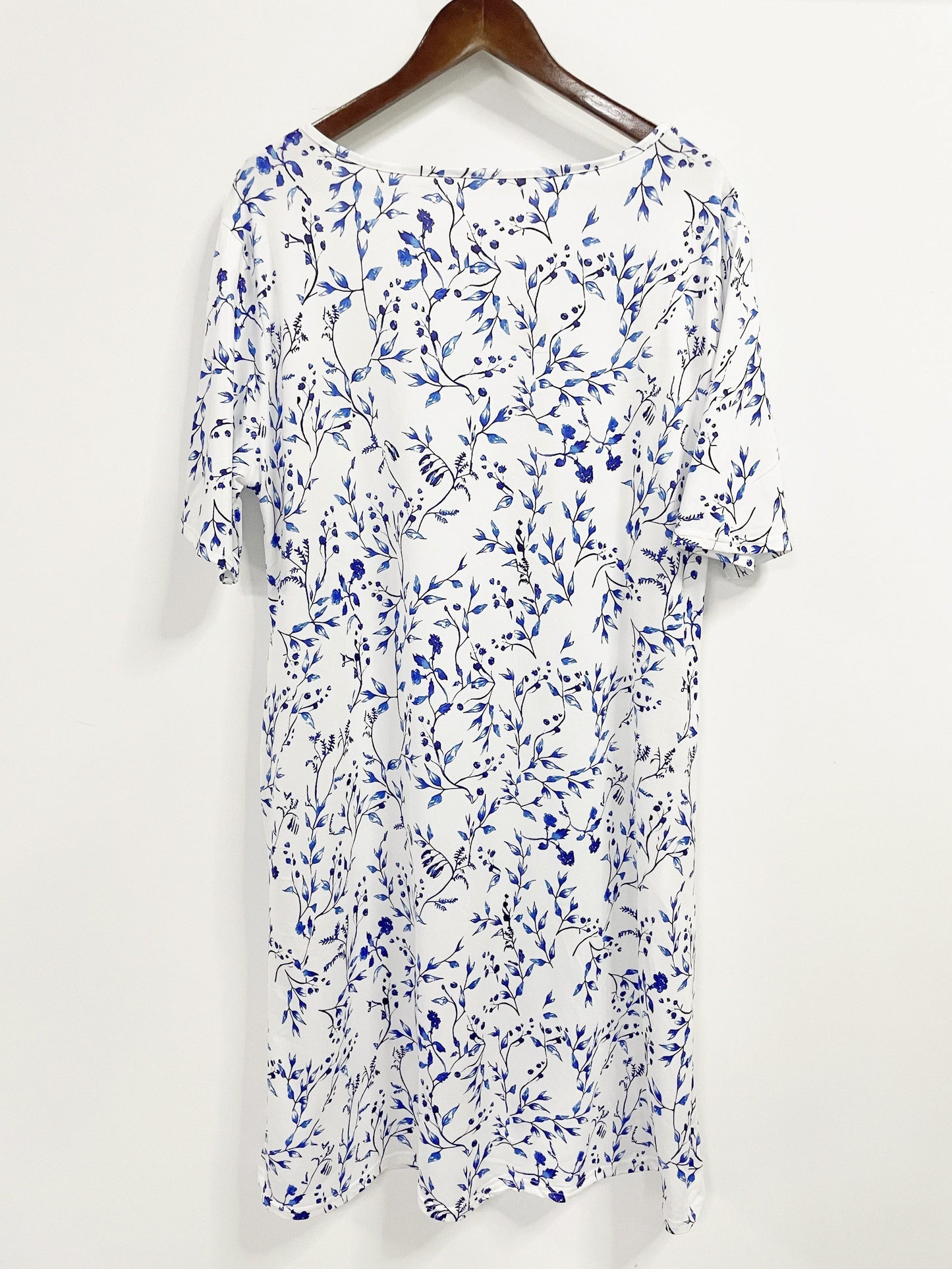 Women's Printed Crew Neck Midi Casual Dress - Short Sleeve detail view