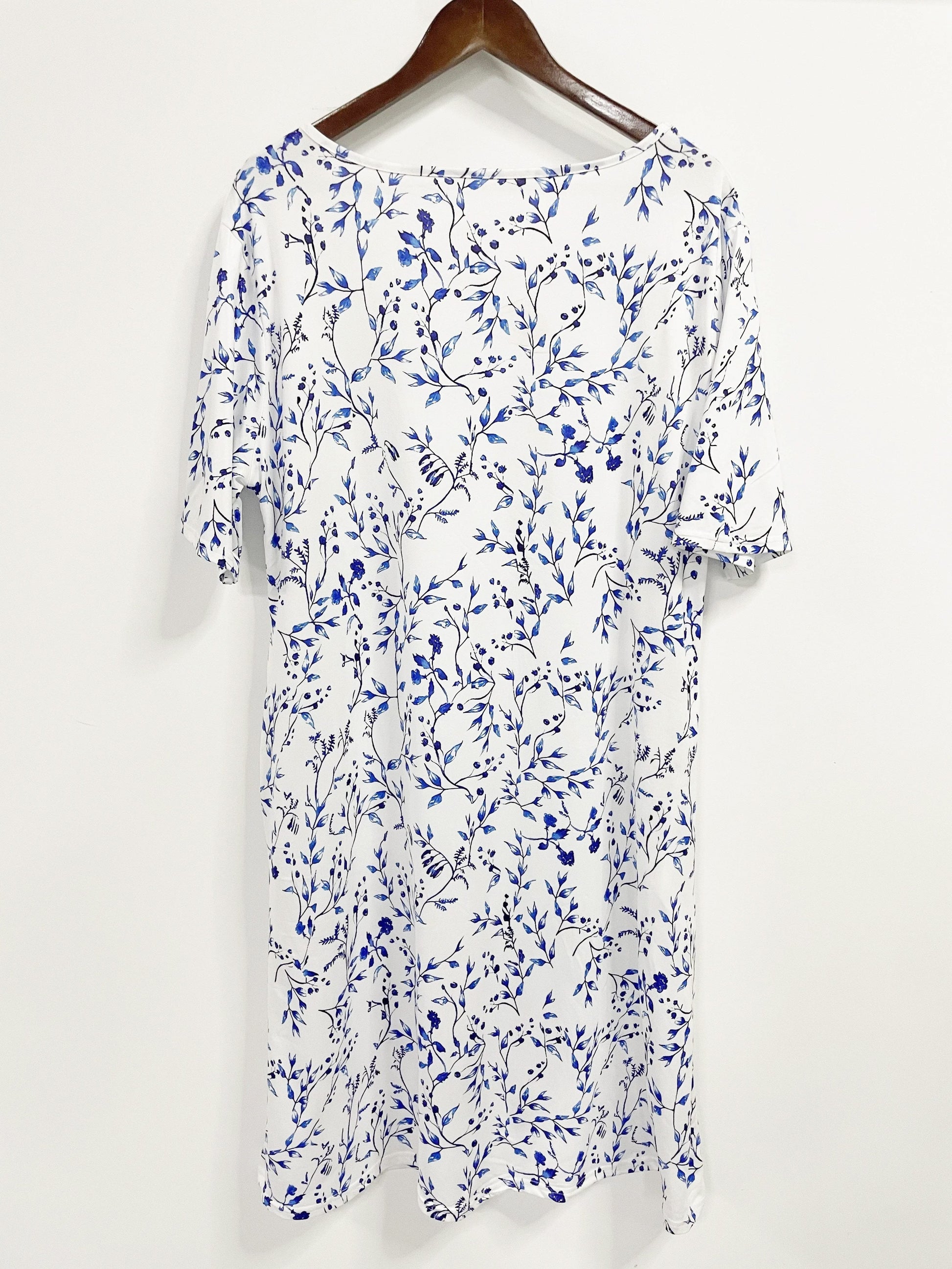 Women's Printed Crew Neck Midi Casual Dress - Short Sleeve detail view