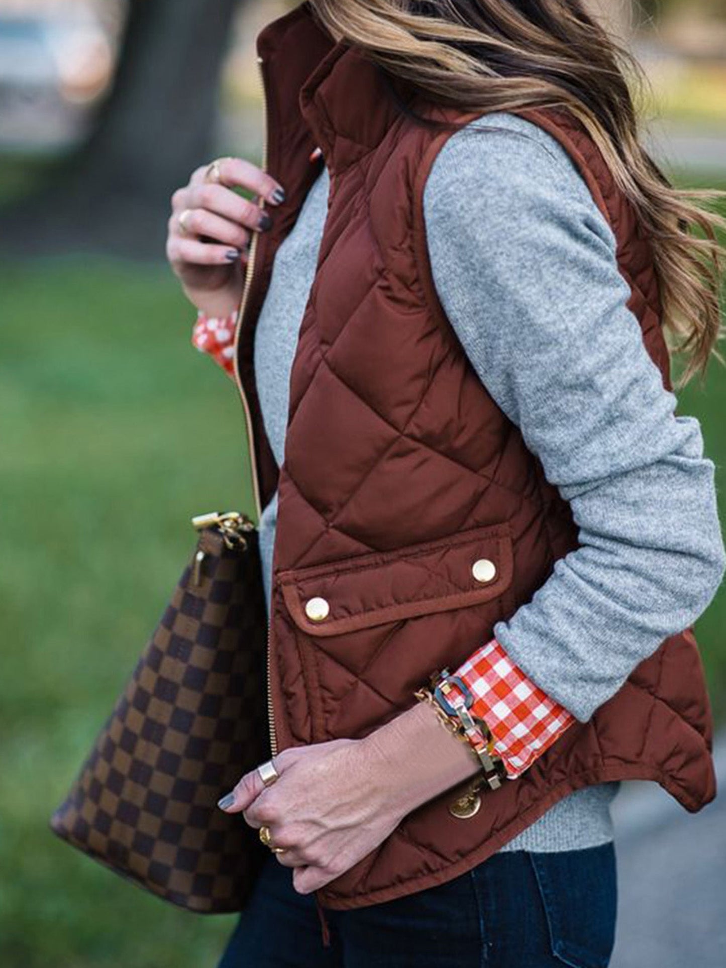 Women's Quilted Pullover Vest detail view