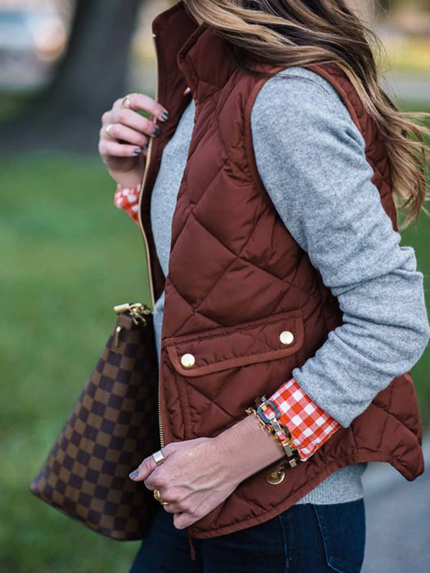 Women's Quilted Pullover Vest detail view